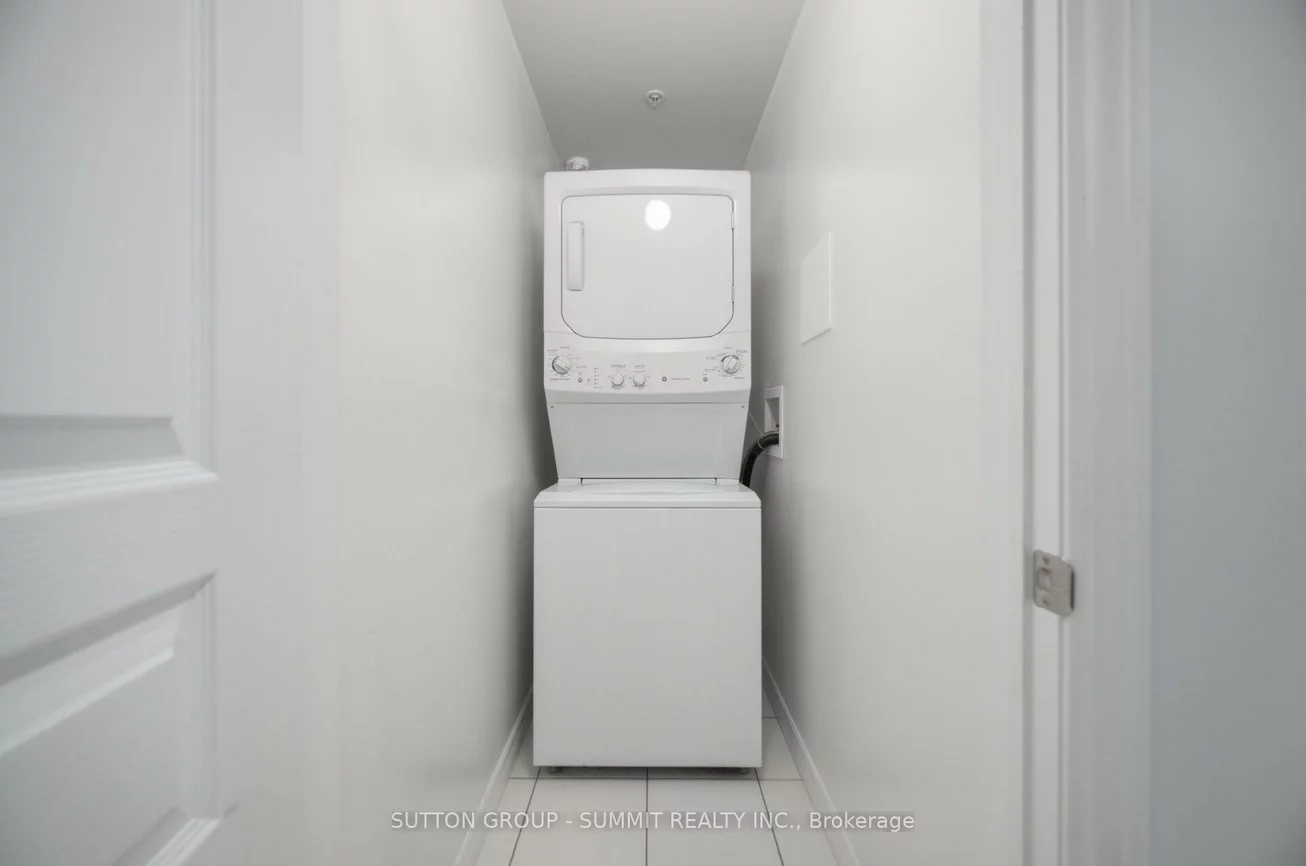 570, Lolita, Mississauga Valleys, Mississauga