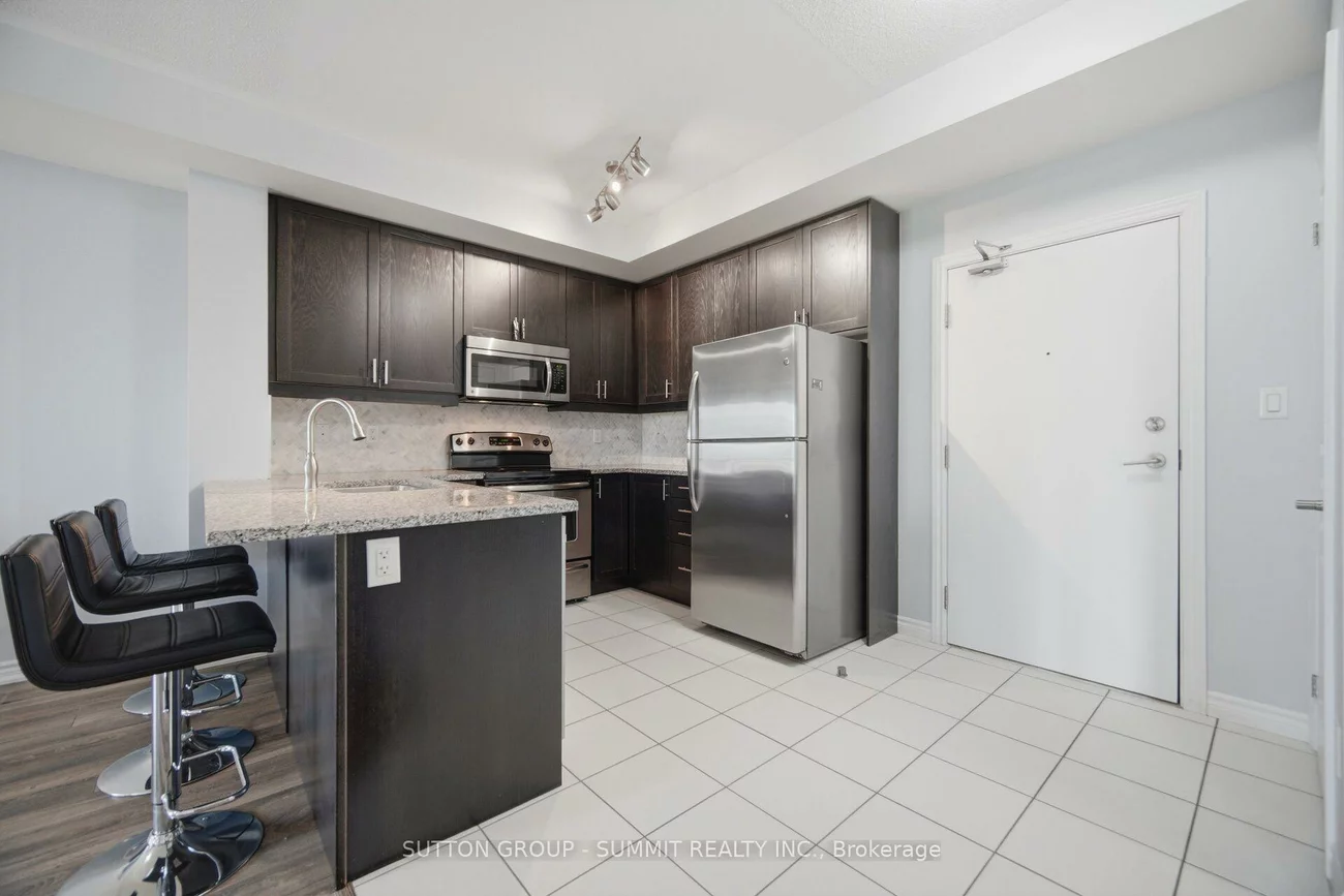 570, Lolita, Mississauga Valleys, Mississauga