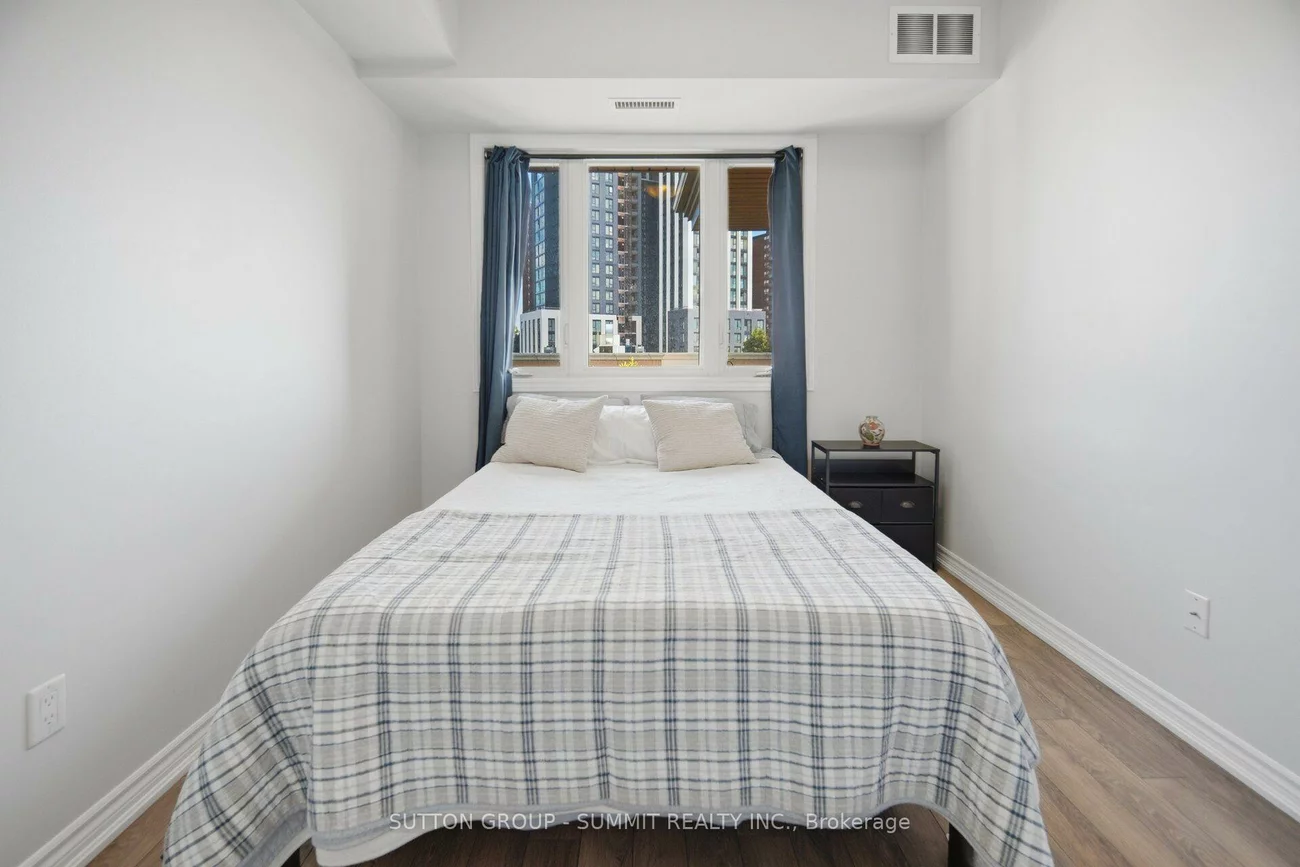 570, Lolita, Mississauga Valleys, Mississauga