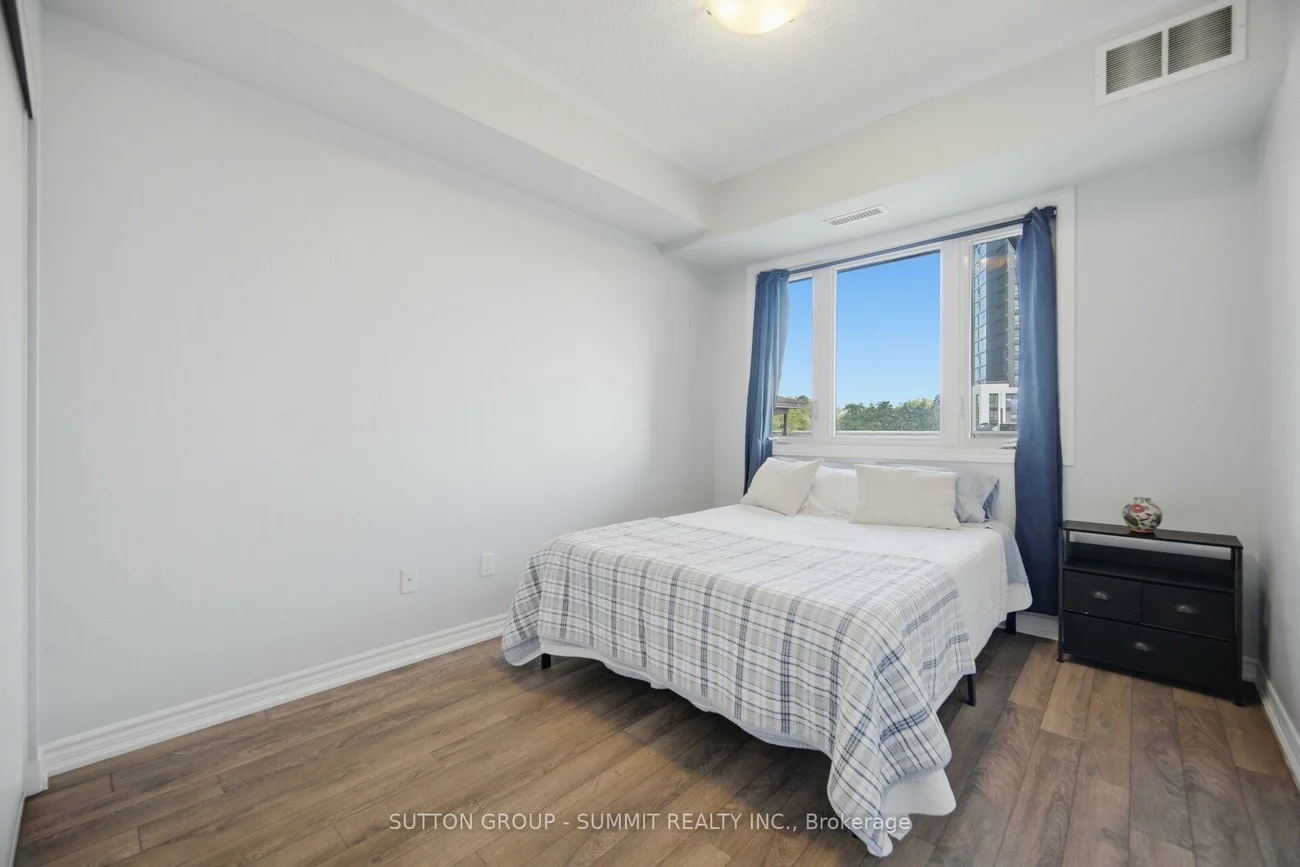 570, Lolita, Mississauga Valleys, Mississauga