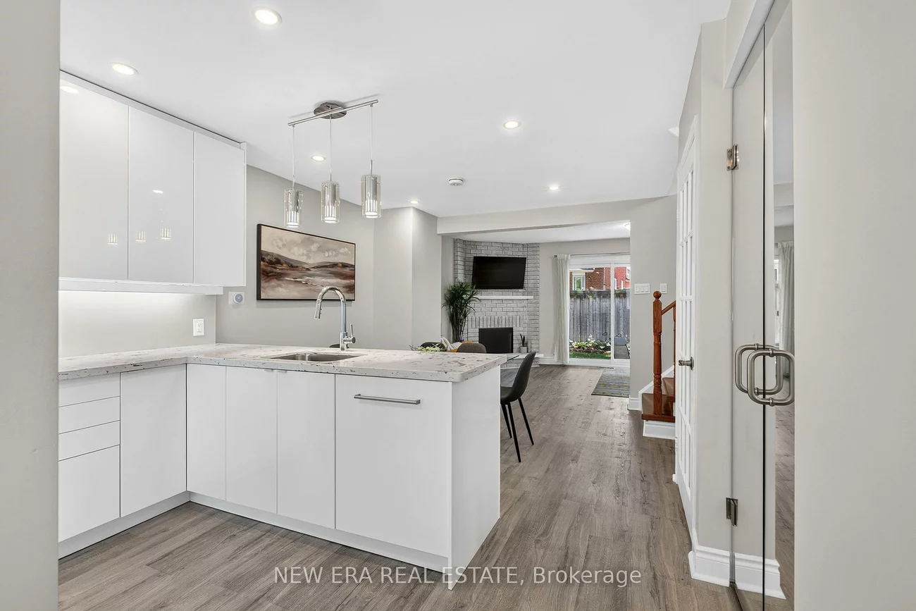5020, Delaware, Hurontario, Mississauga