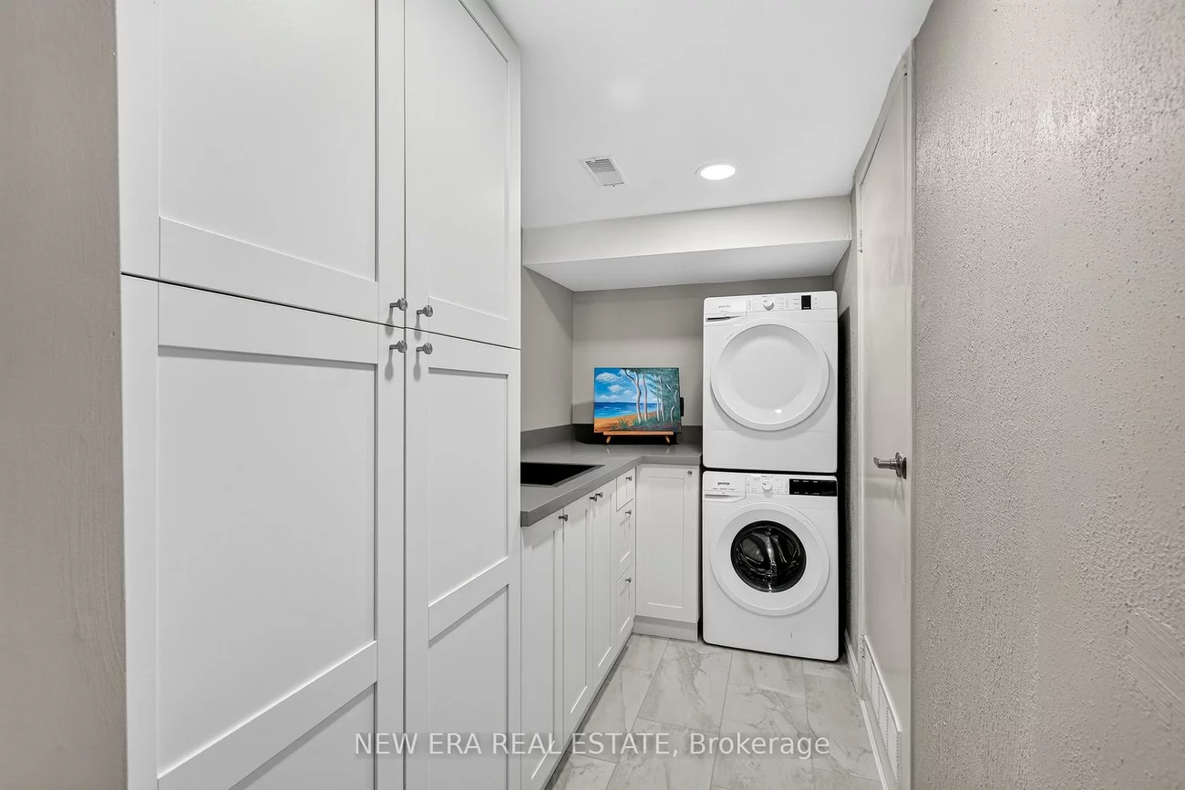 5020, Delaware, Hurontario, Mississauga
