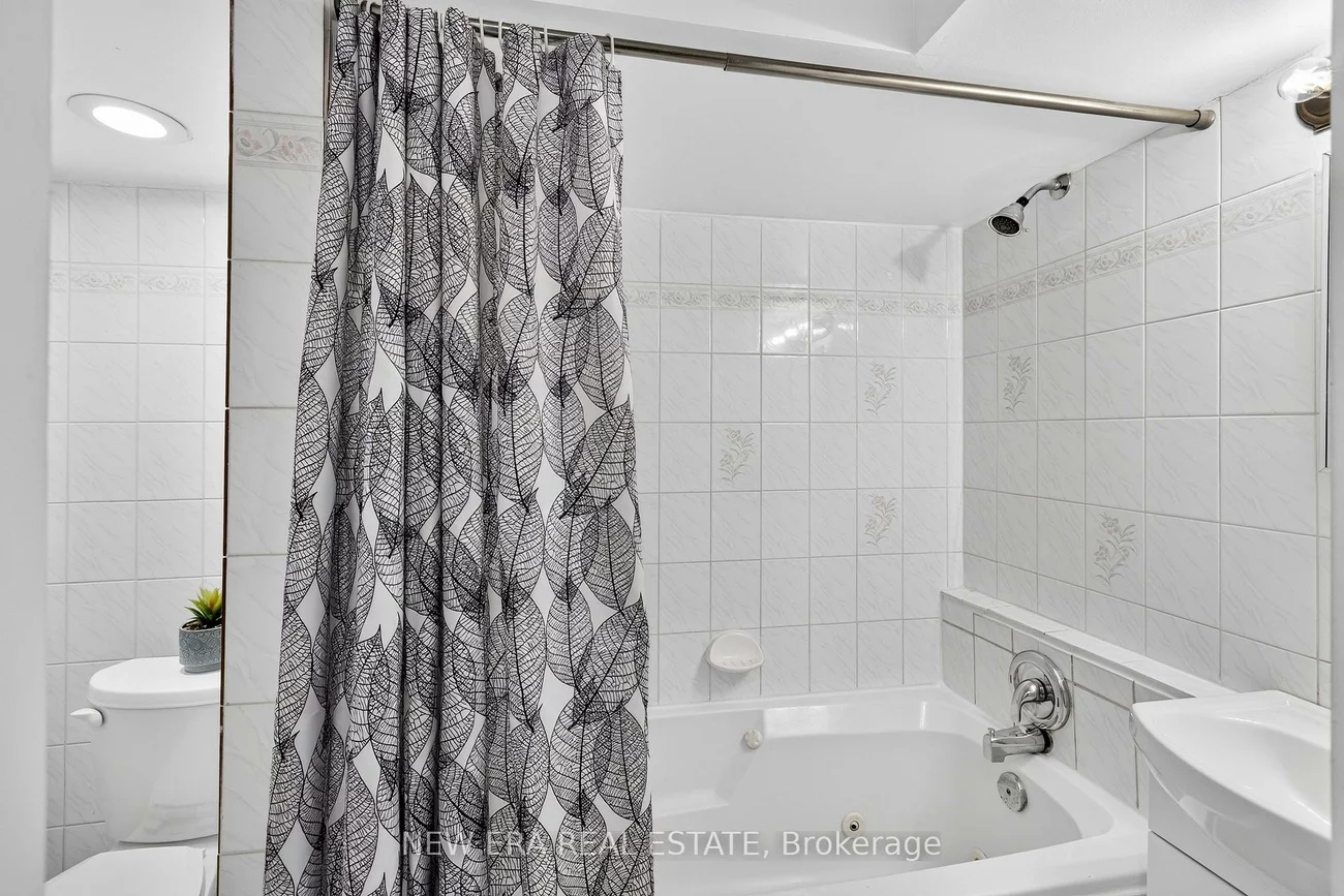 5020, Delaware, Hurontario, Mississauga