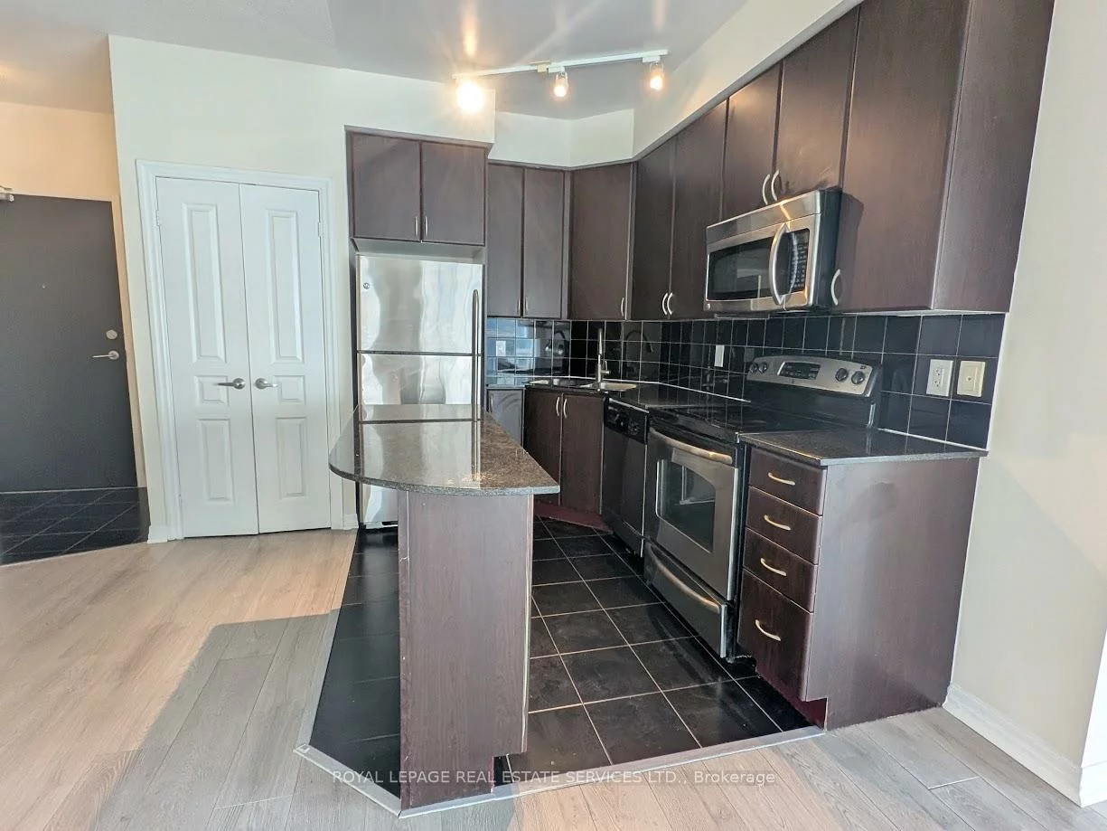 225, Webb, City Centre, Mississauga