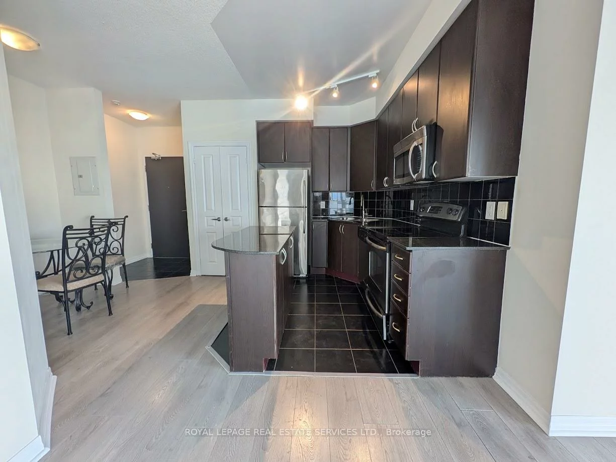225, Webb, City Centre, Mississauga