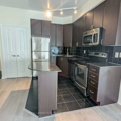 225, Webb, City Centre, Mississauga