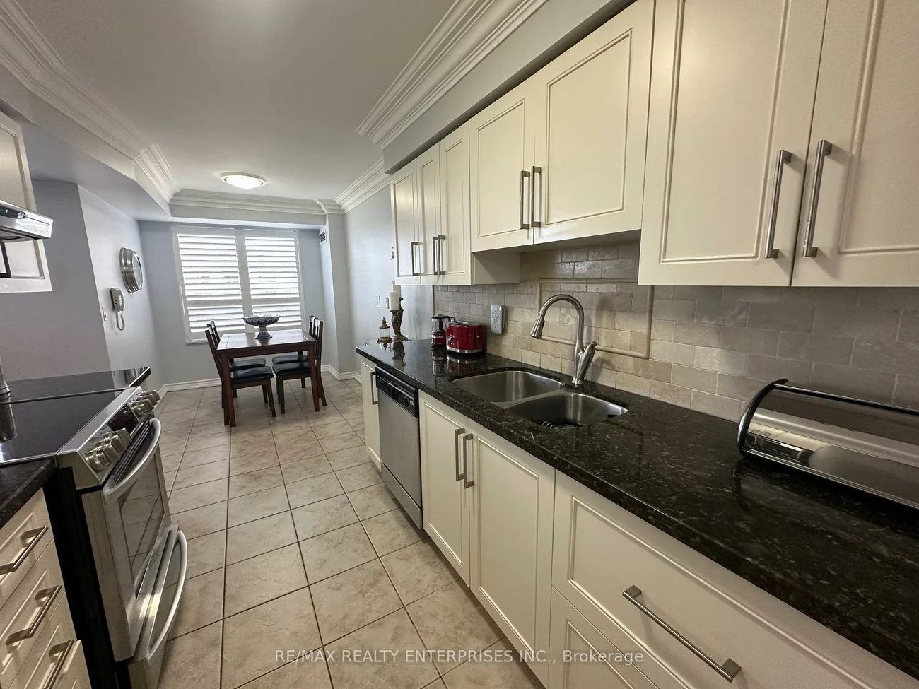 35, Kingsbridge Garden, Hurontario, Mississauga