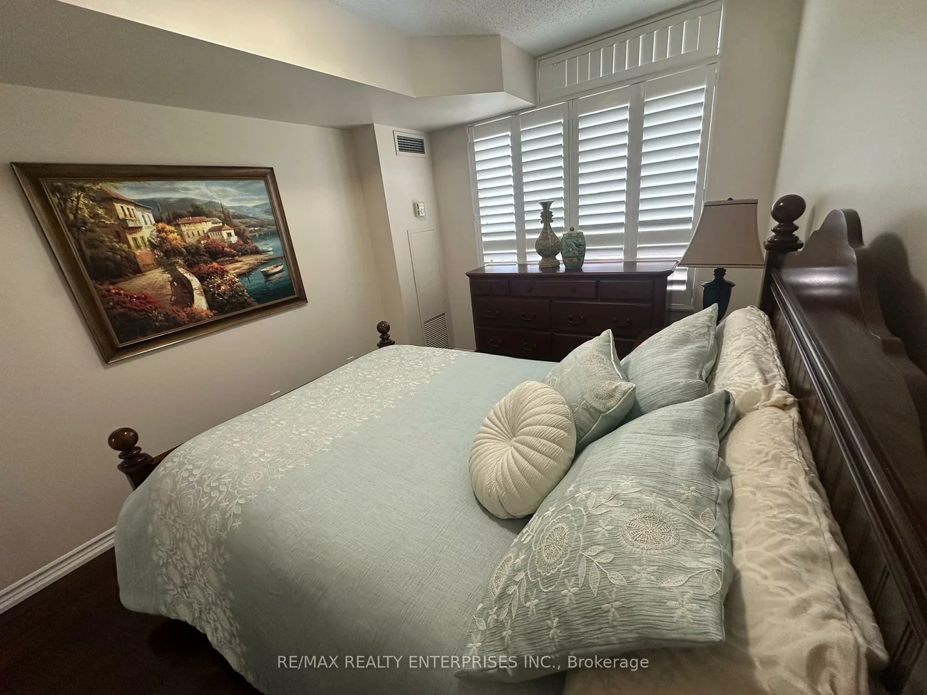 35, Kingsbridge Garden, Hurontario, Mississauga