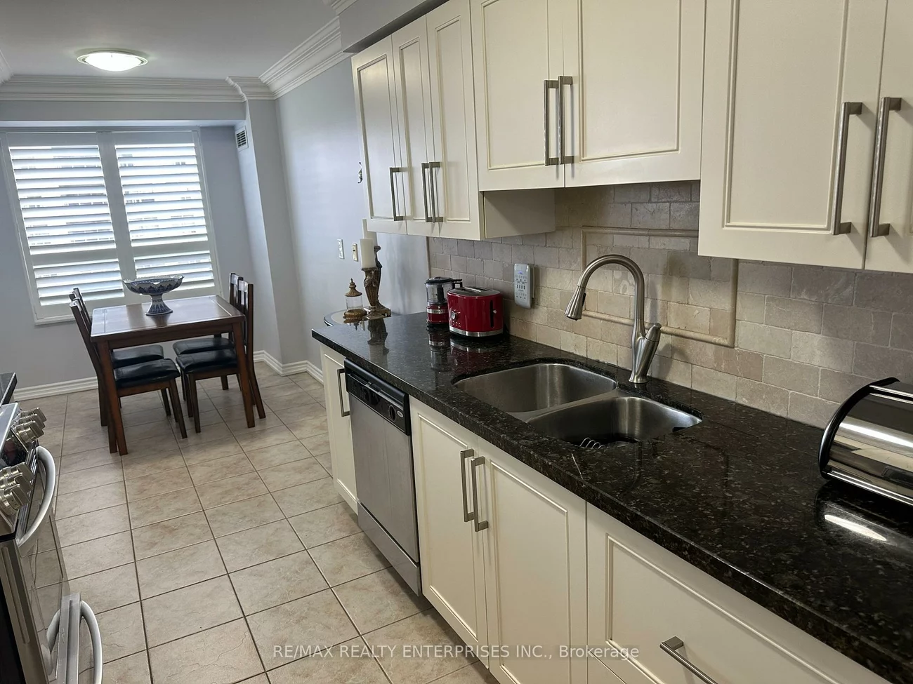 35, Kingsbridge Garden, Hurontario, Mississauga