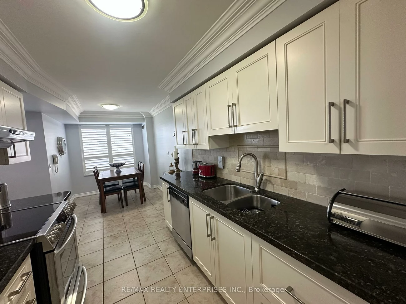 35, Kingsbridge Garden, Hurontario, Mississauga