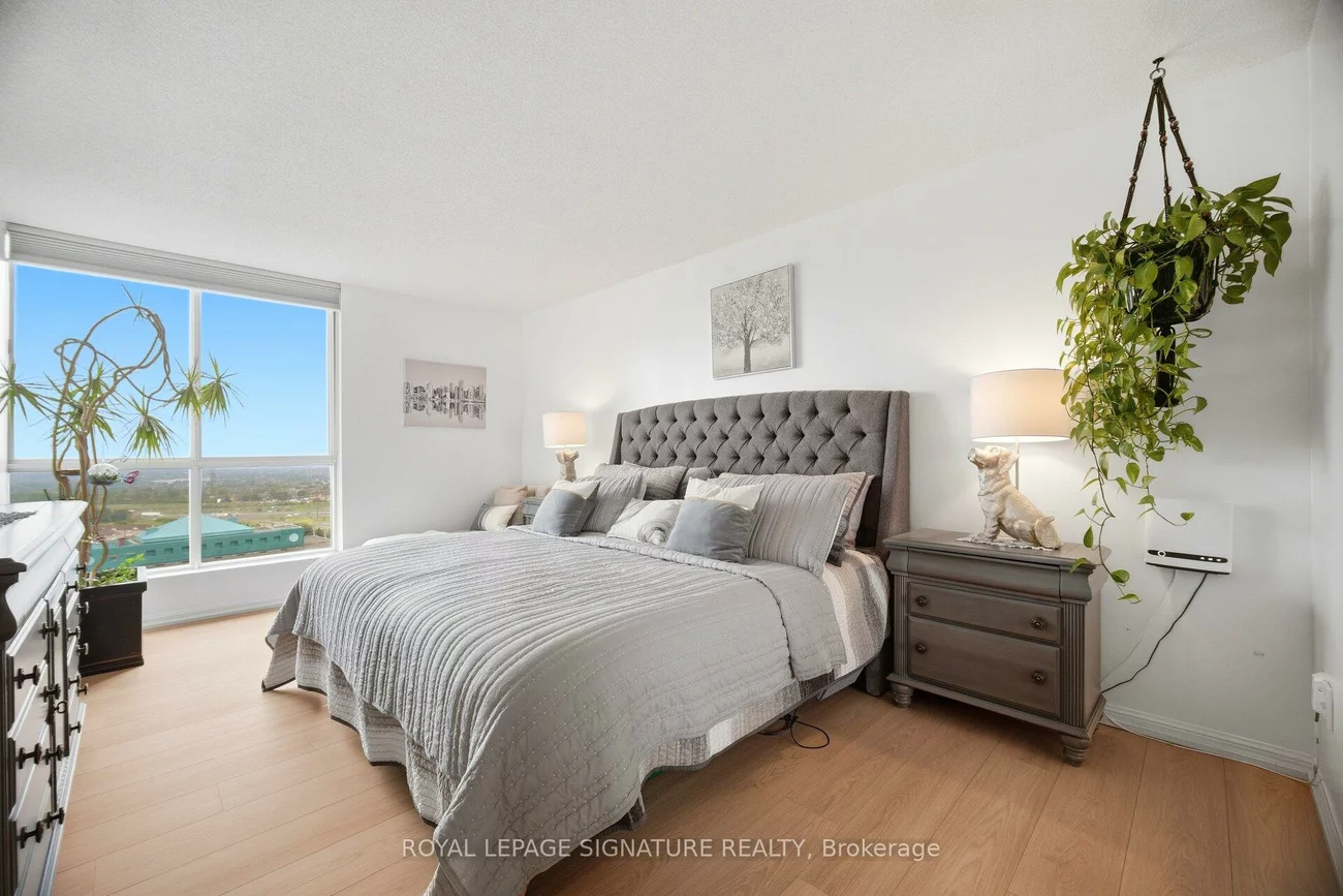 55, Kingsbridge Garden, Hurontario, Mississauga