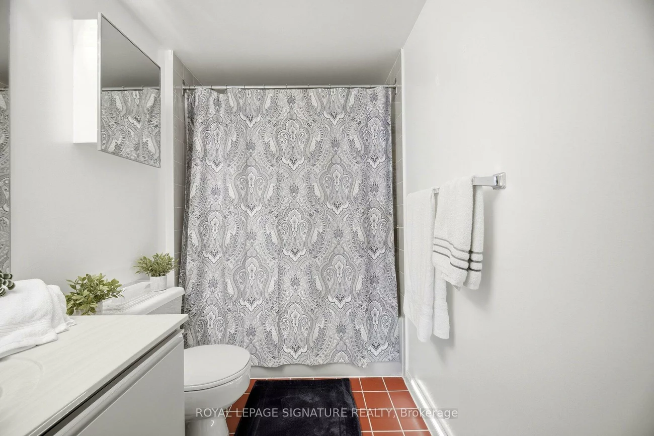55, Kingsbridge Garden, Hurontario, Mississauga
