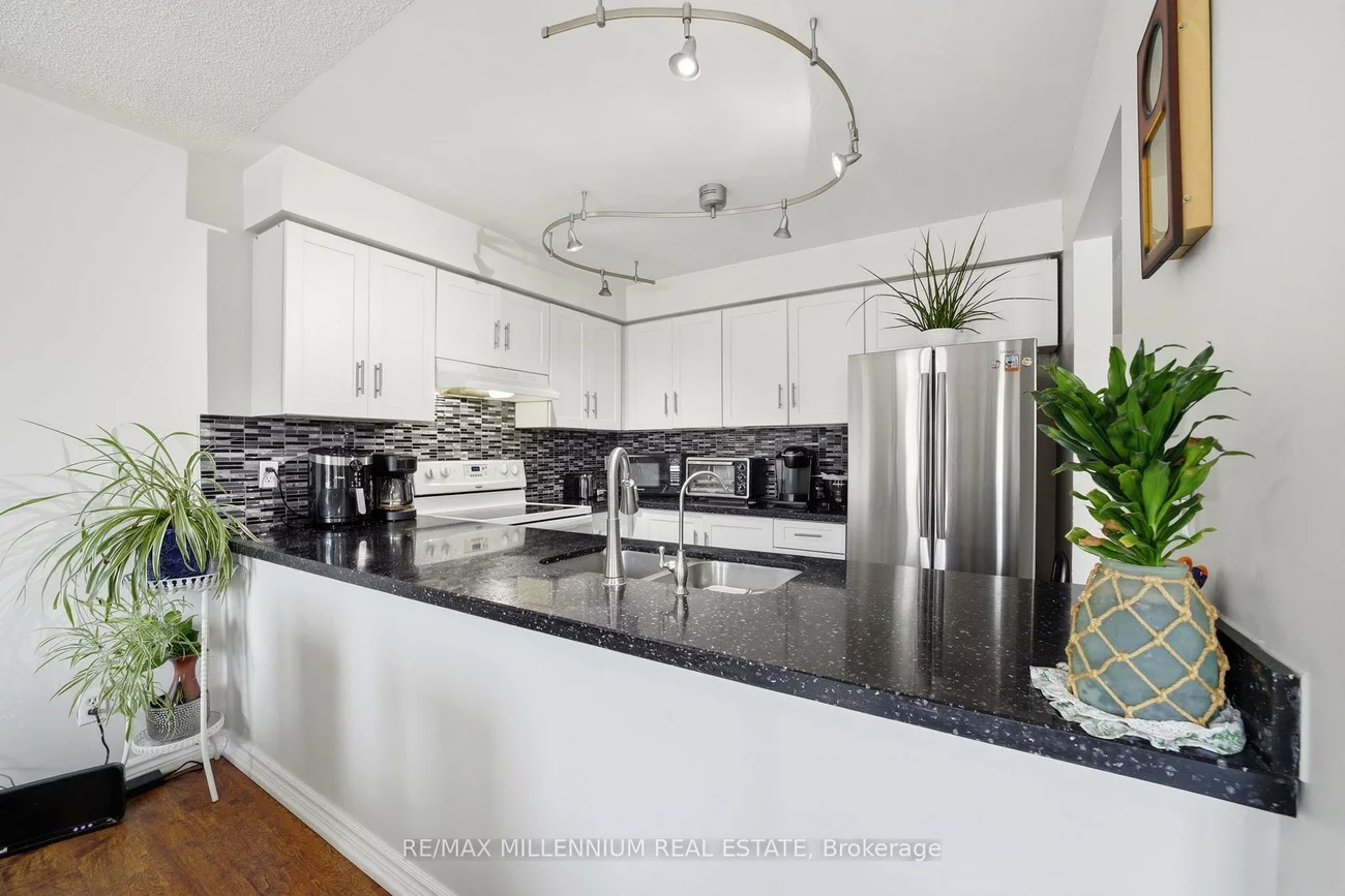 115, Bristol, Hurontario, Mississauga