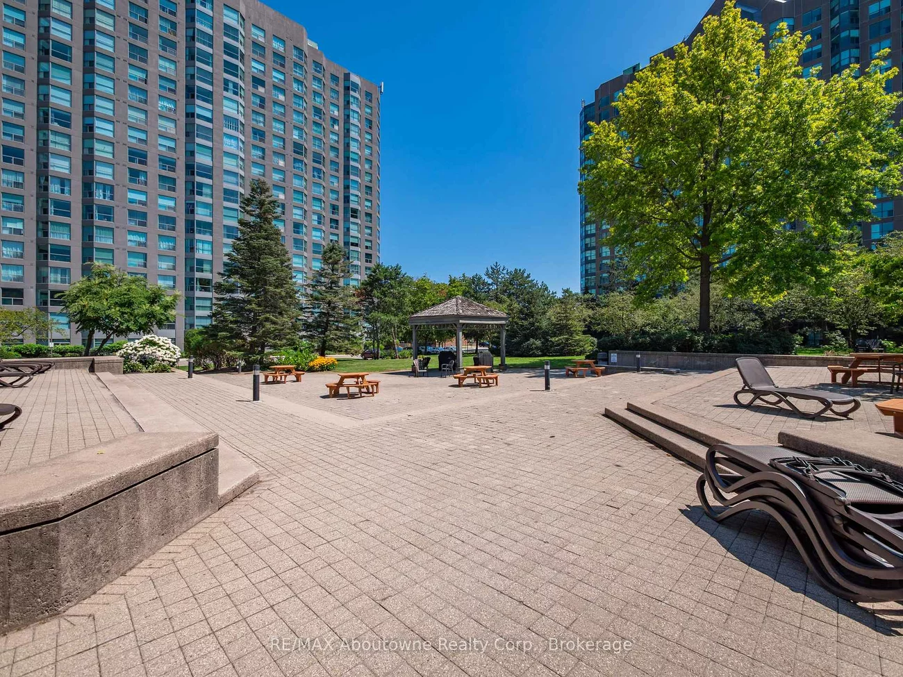 2177, Burnhamthorpe, Erin Mills, Mississauga