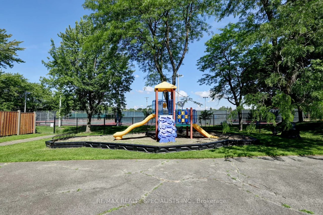 2445, Homelands, Sheridan, Mississauga