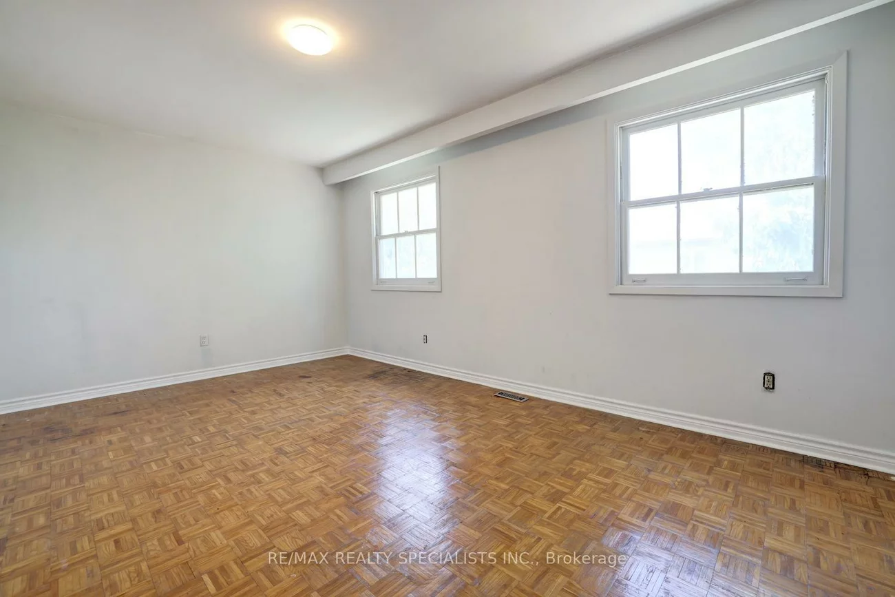 2445, Homelands, Sheridan, Mississauga