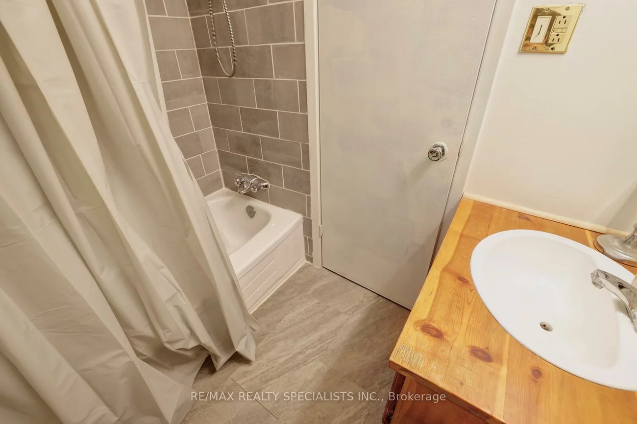 2445, Homelands, Sheridan, Mississauga
