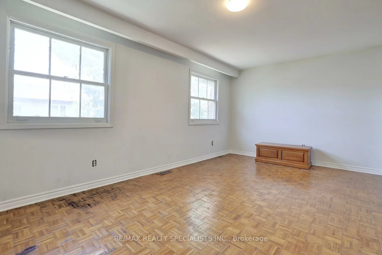 2445, Homelands, Sheridan, Mississauga