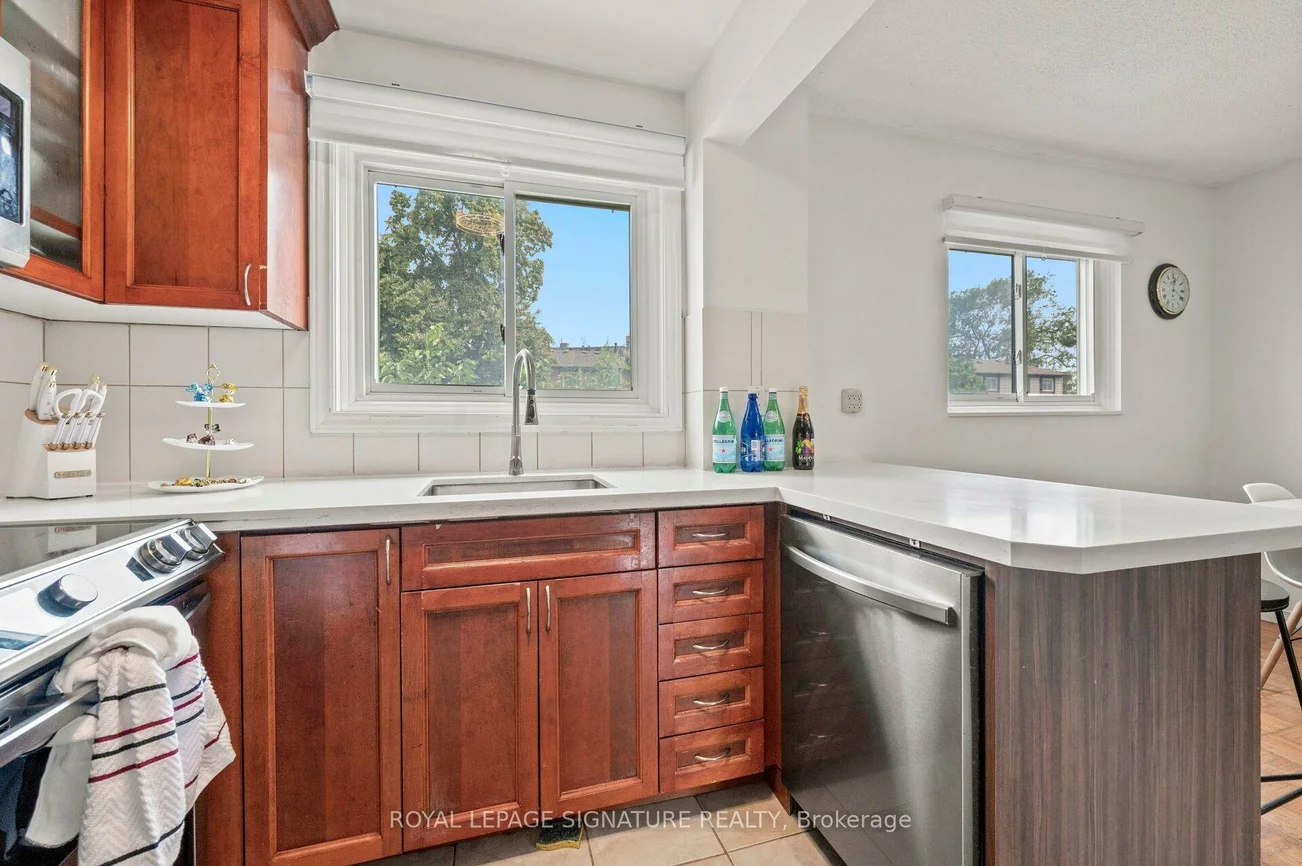 1221, Dundix, Applewood, Mississauga