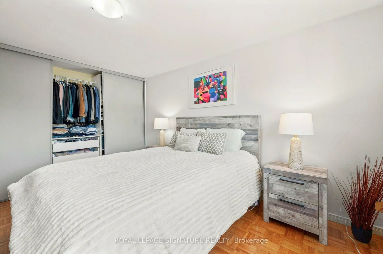 1221, Dundix, Applewood, Mississauga