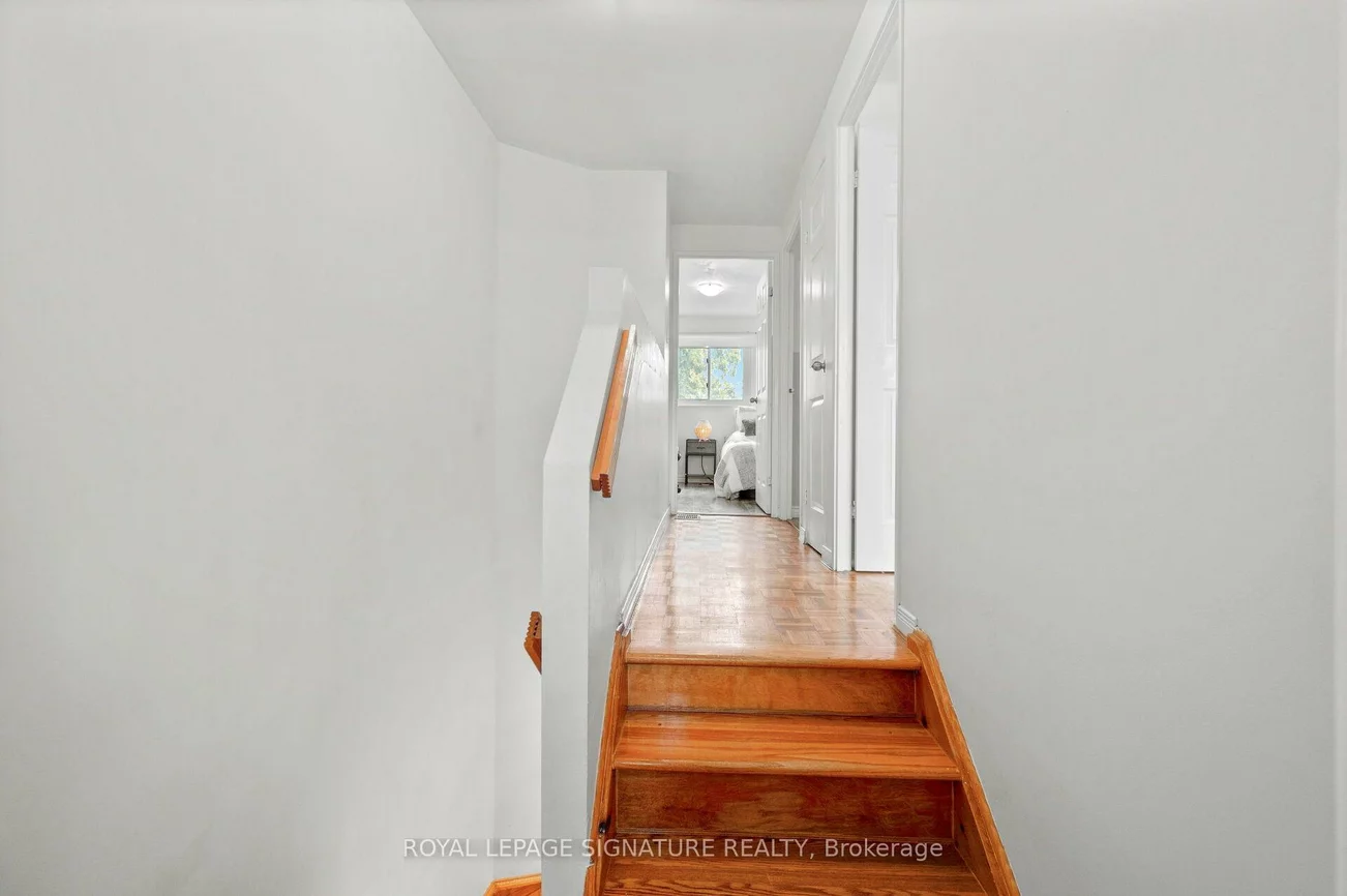 1221, Dundix, Applewood, Mississauga
