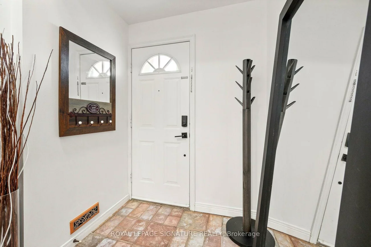 1221, Dundix, Applewood, Mississauga