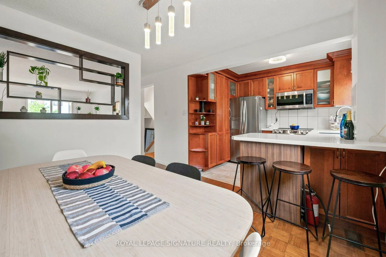 1221, Dundix, Applewood, Mississauga