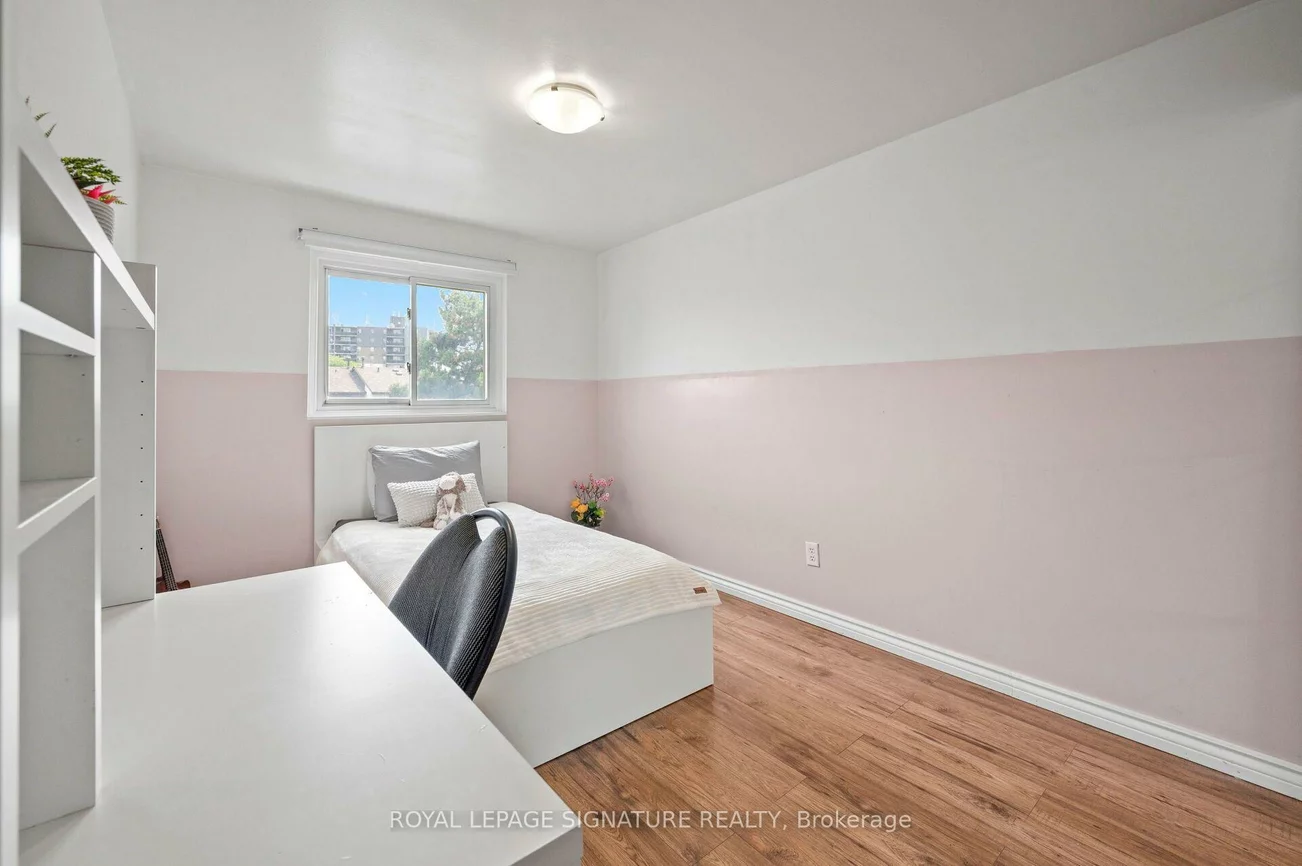 1221, Dundix, Applewood, Mississauga