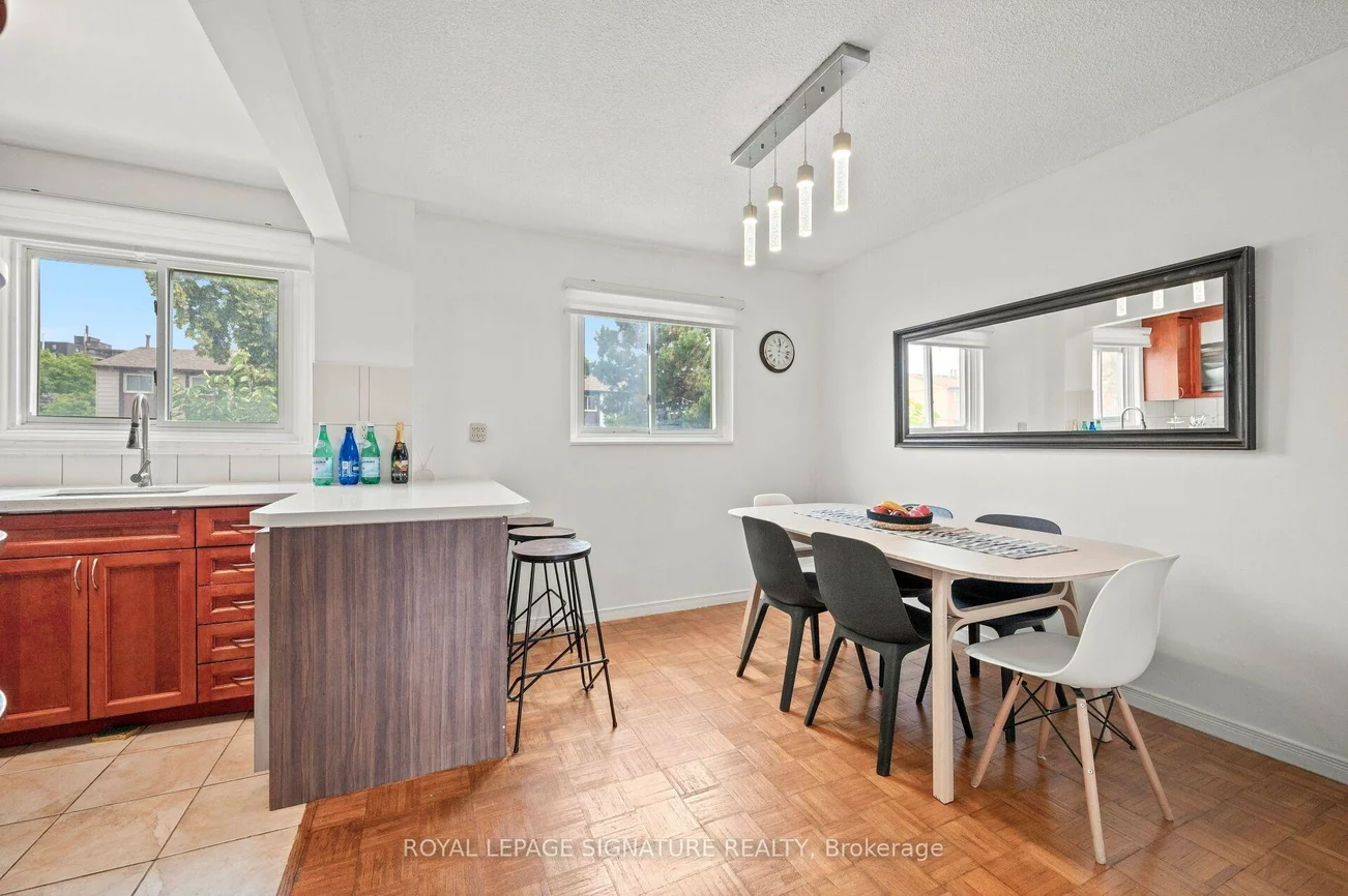 1221, Dundix, Applewood, Mississauga