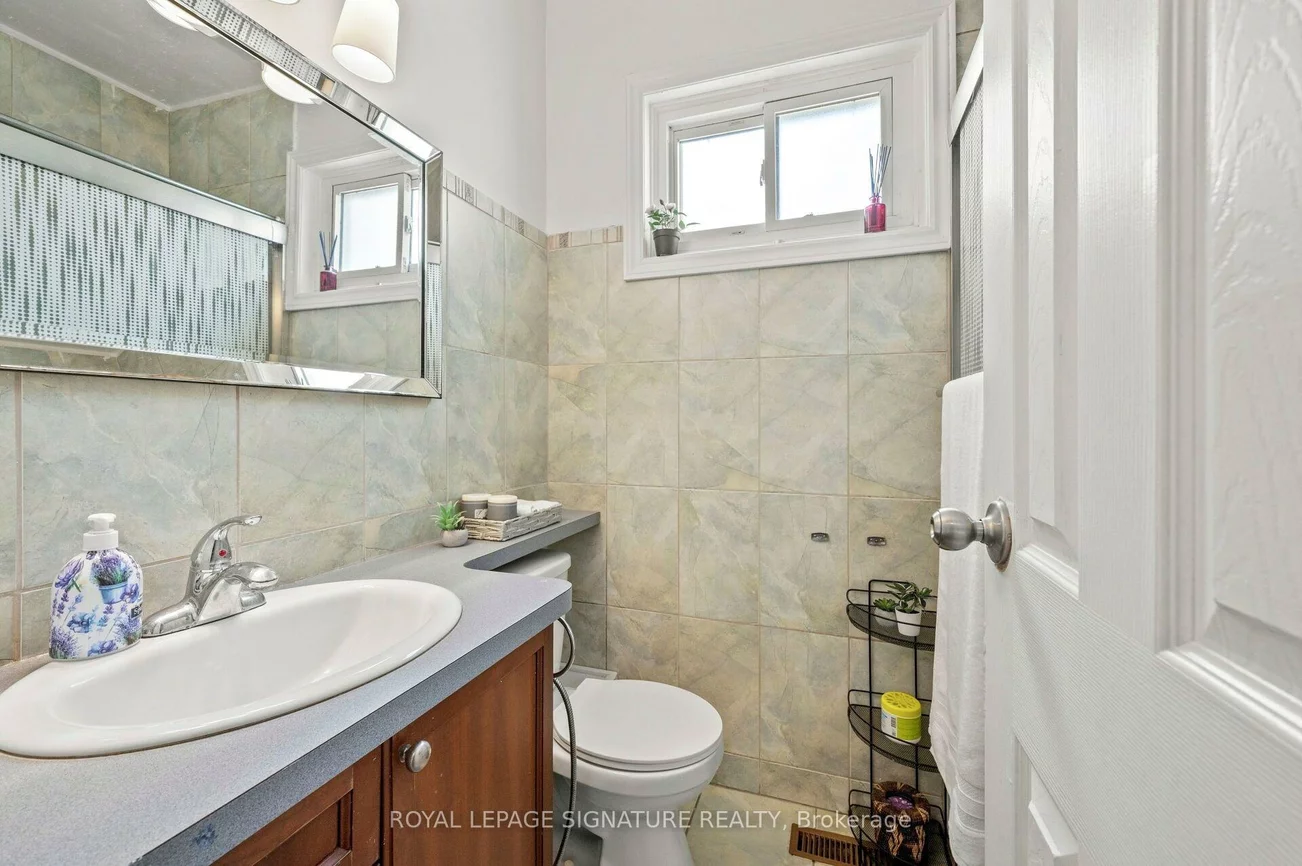 1221, Dundix, Applewood, Mississauga