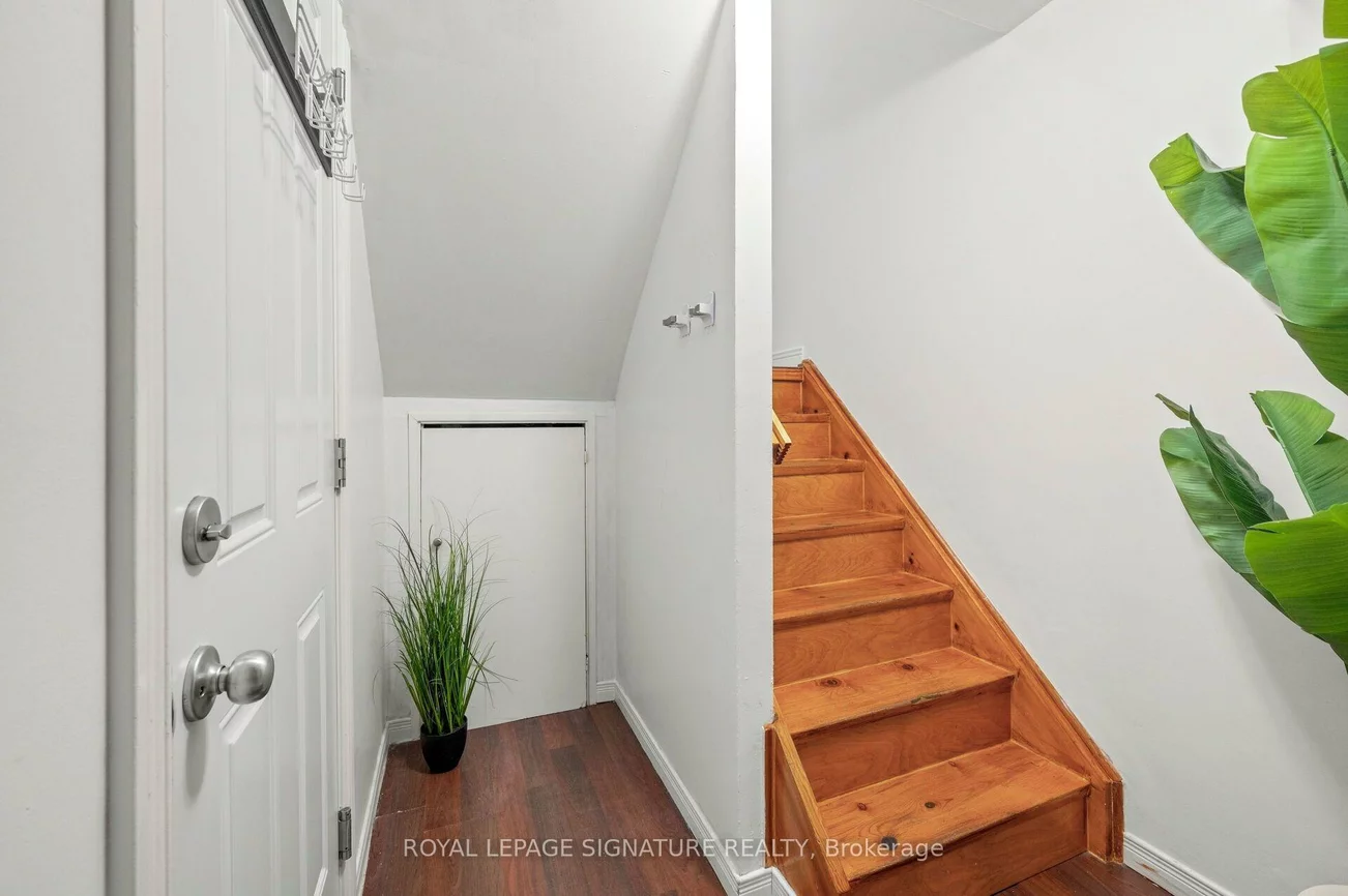 1221, Dundix, Applewood, Mississauga