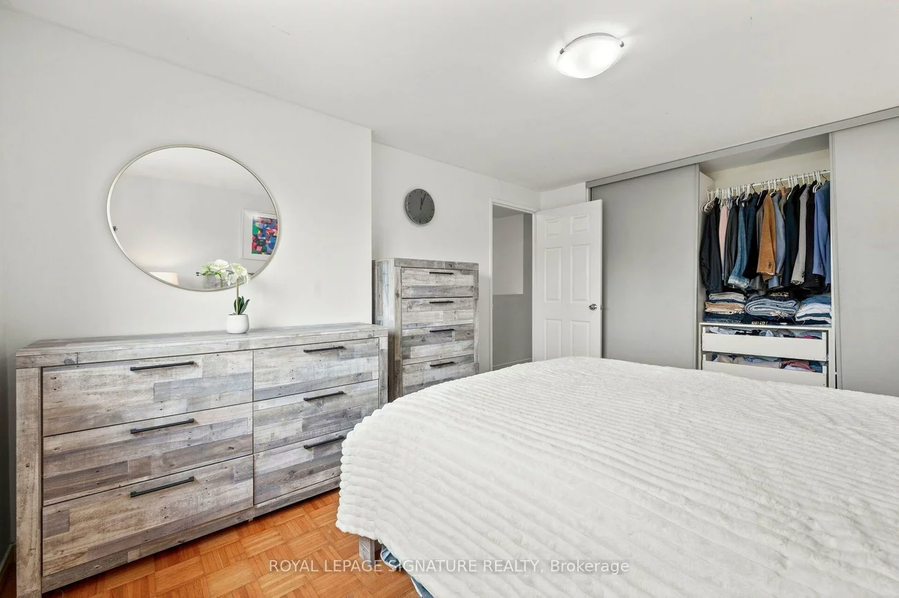 1221, Dundix, Applewood, Mississauga