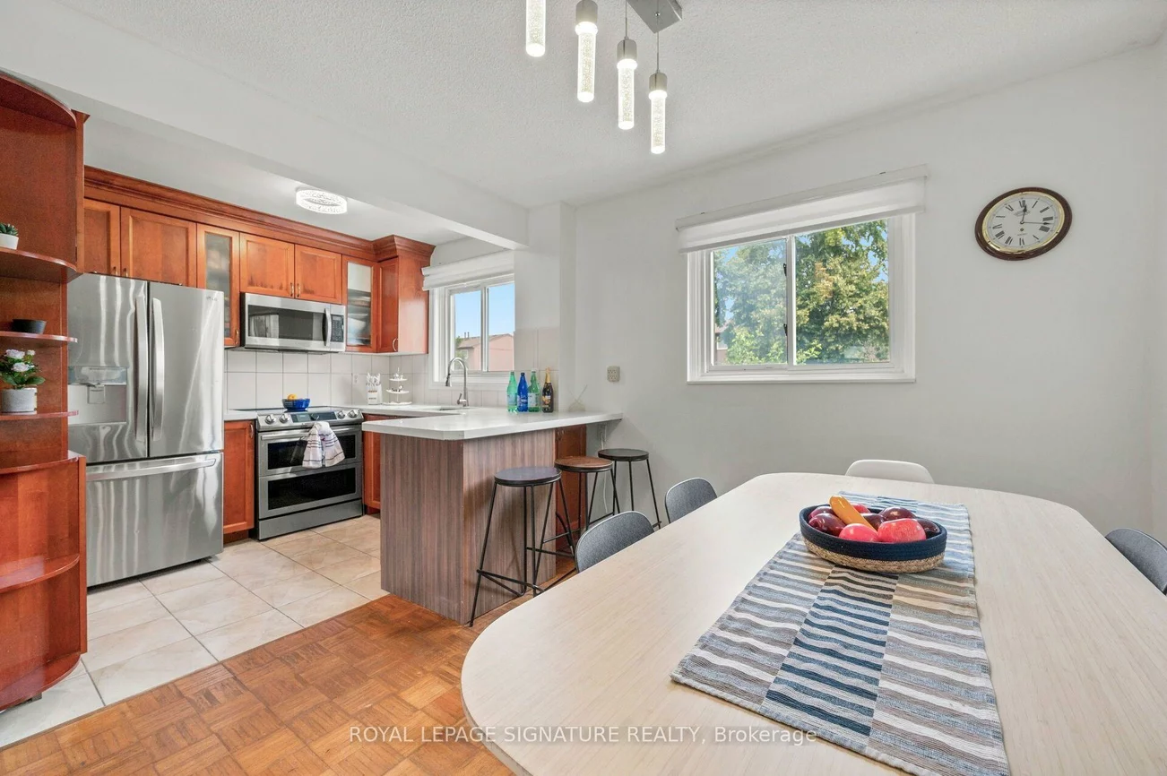 1221, Dundix, Applewood, Mississauga