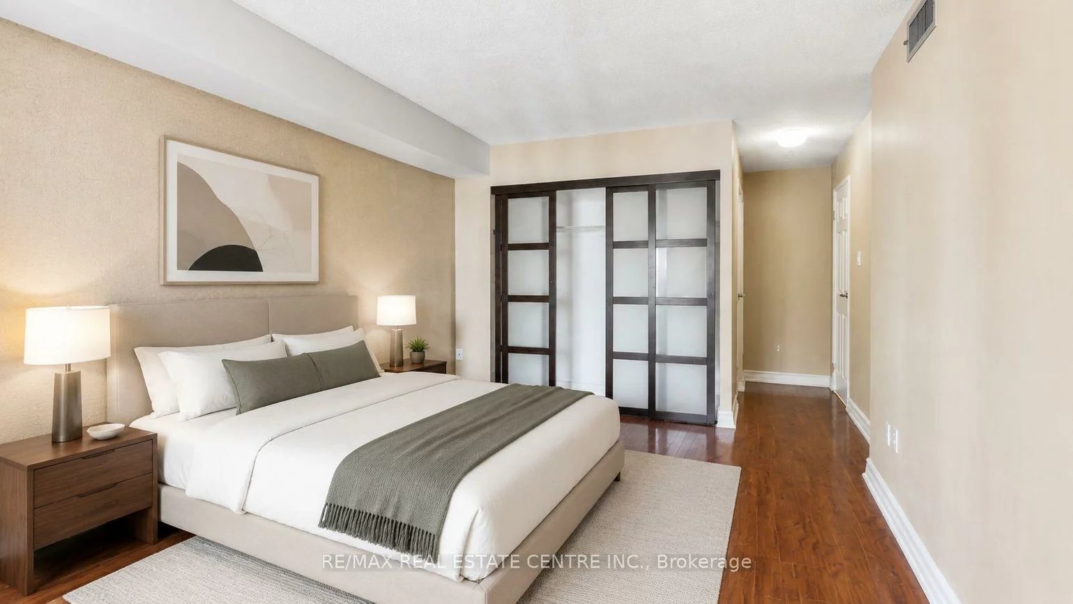 300, Webb, City Centre, Mississauga