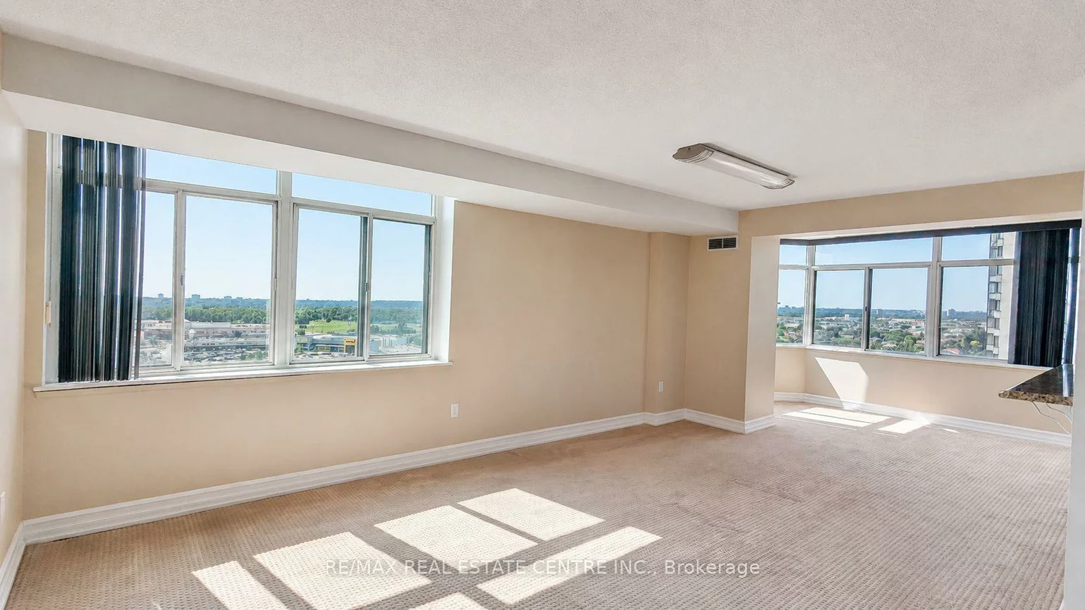300, Webb, City Centre, Mississauga