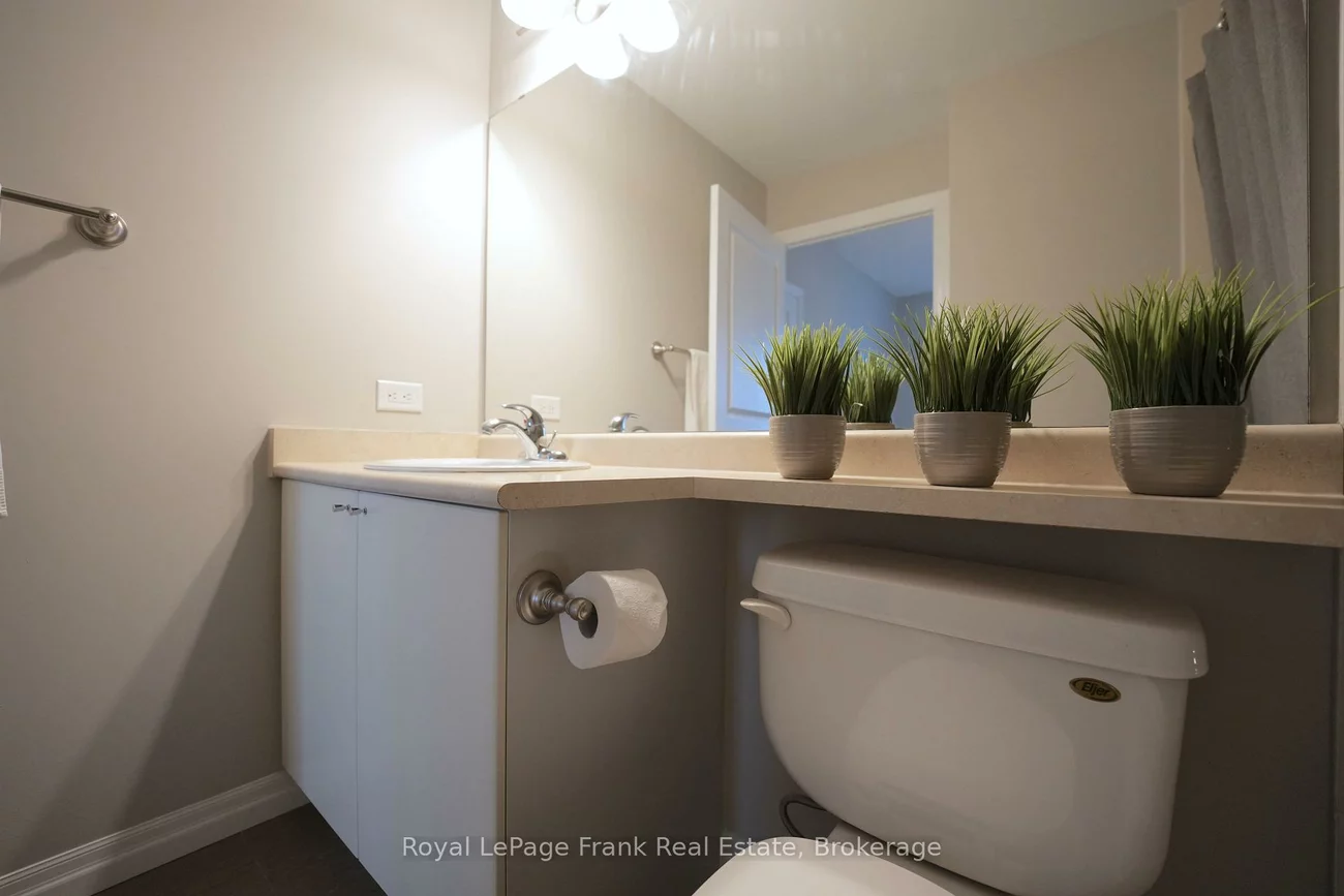 225, Webb, City Centre, Mississauga