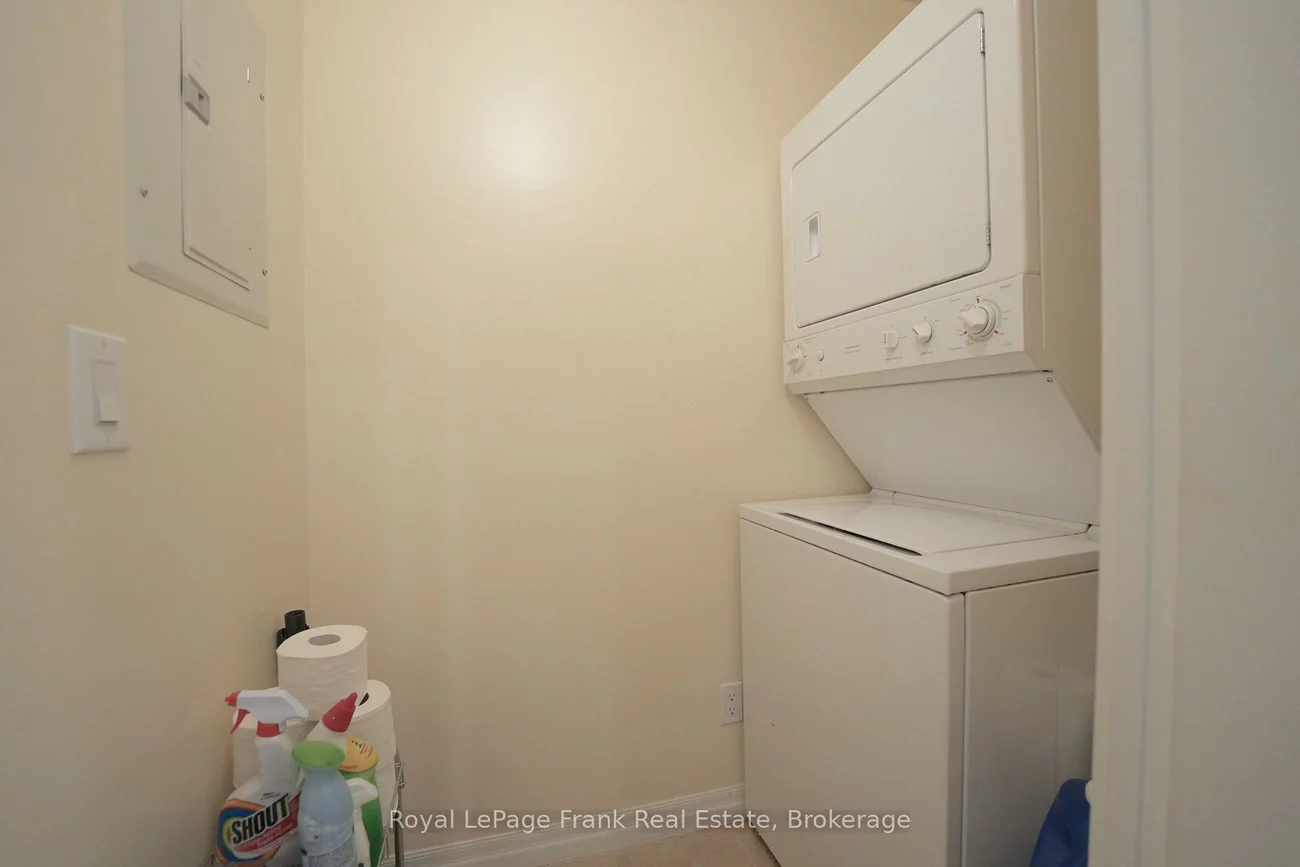 225, Webb, City Centre, Mississauga