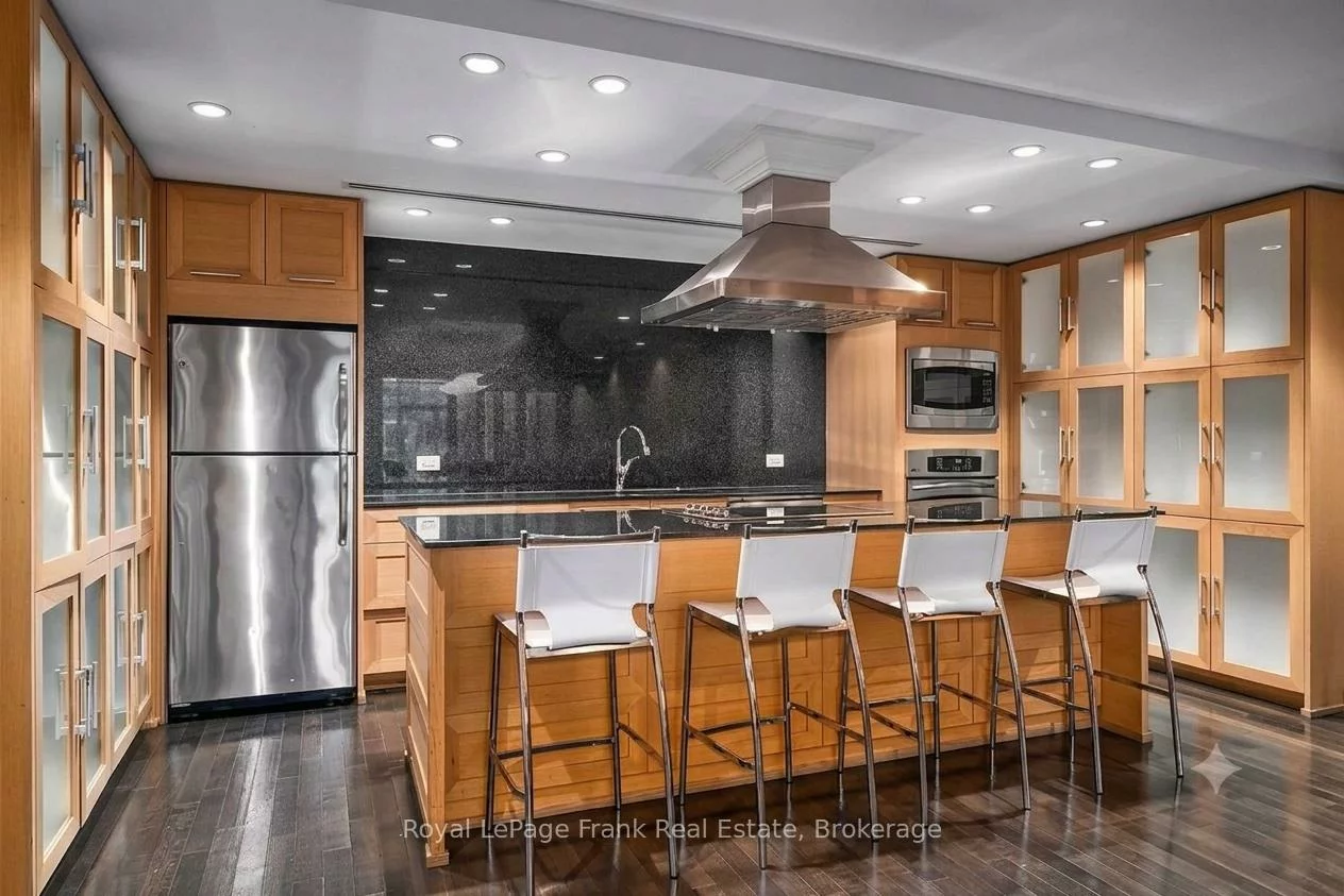 225, Webb, City Centre, Mississauga