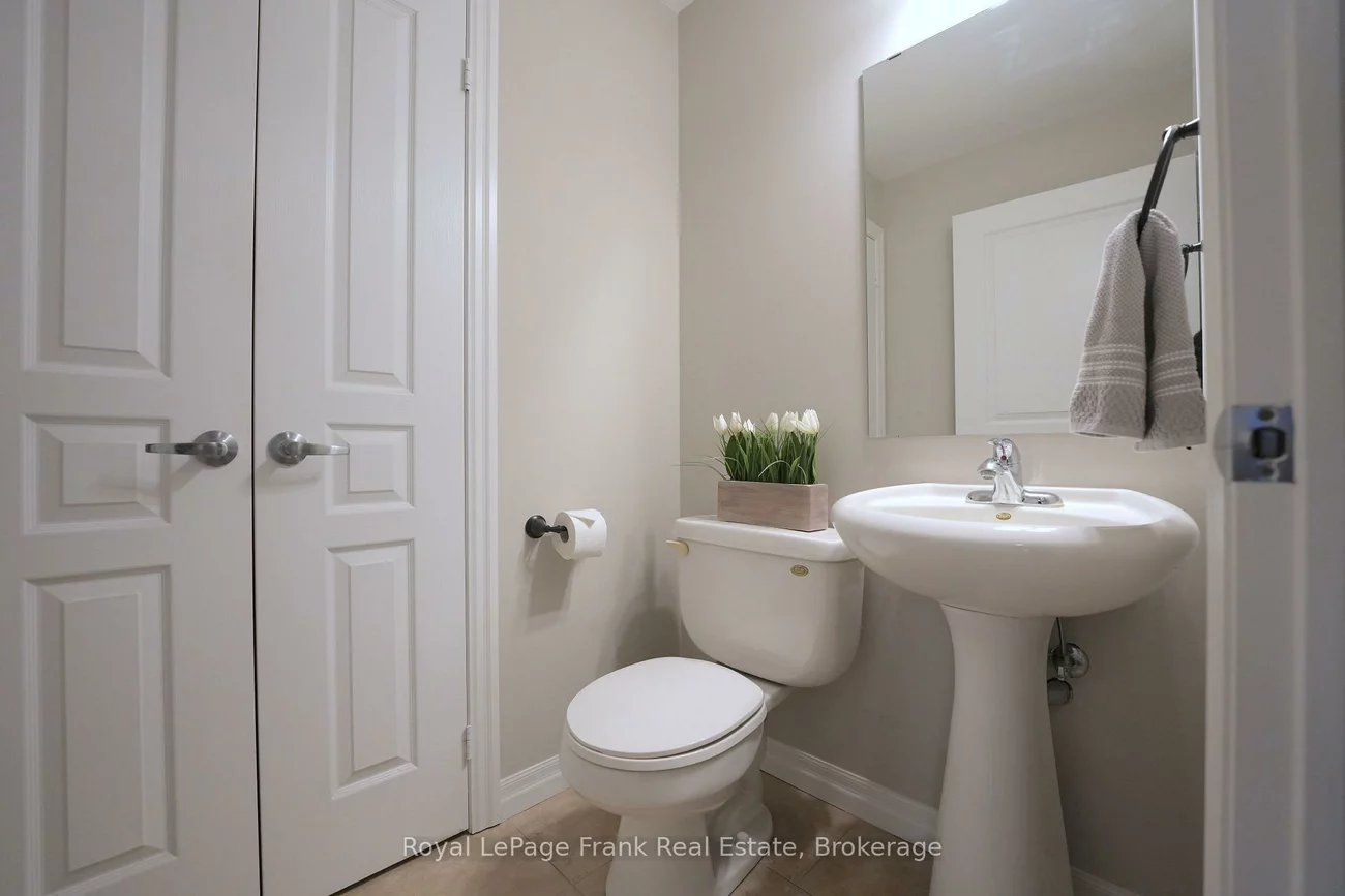 225, Webb, City Centre, Mississauga