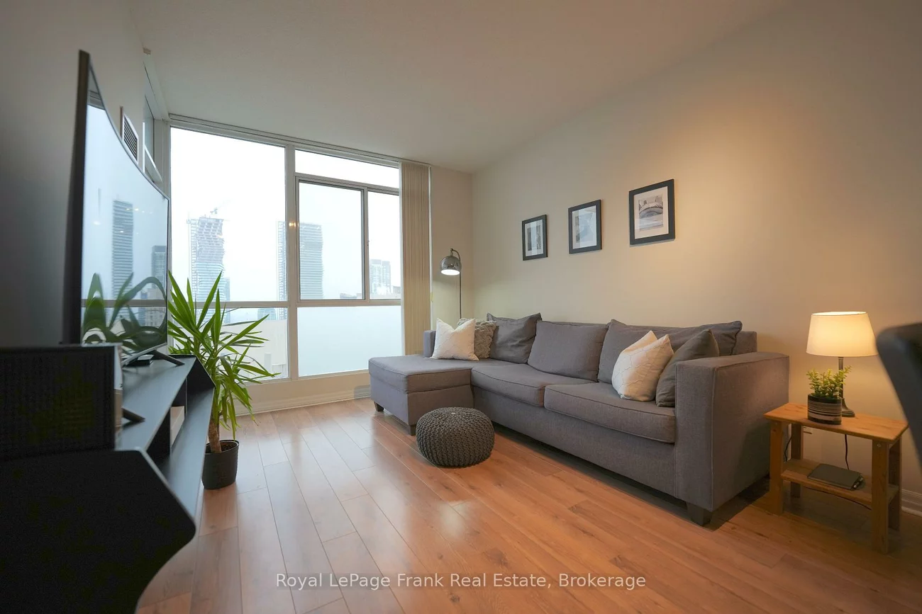 225, Webb, City Centre, Mississauga