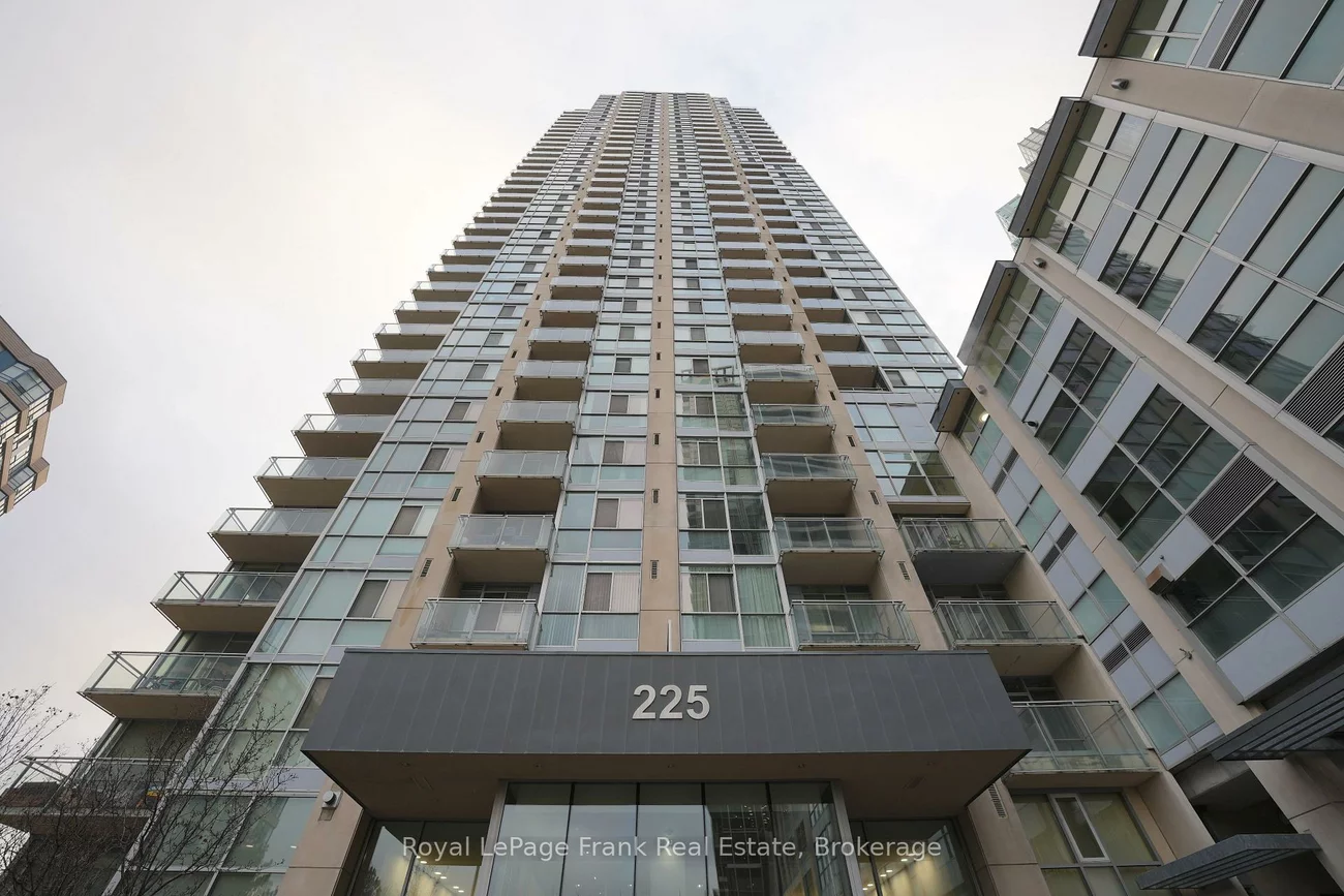 225, Webb, City Centre, Mississauga