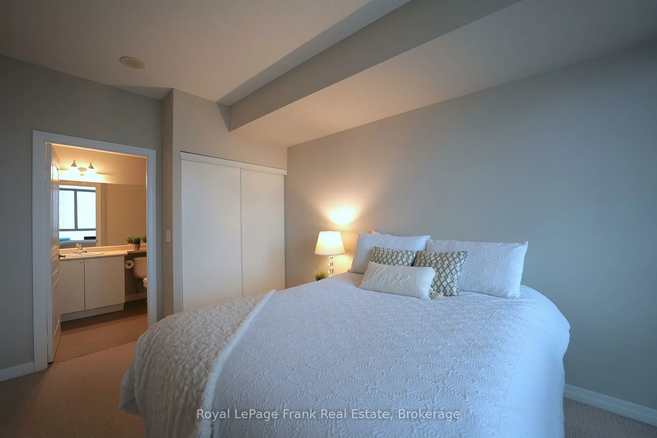 225, Webb, City Centre, Mississauga
