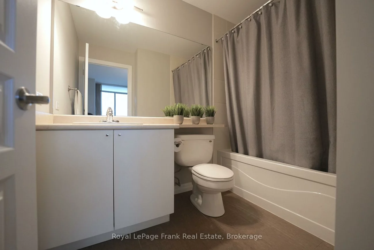 225, Webb, City Centre, Mississauga