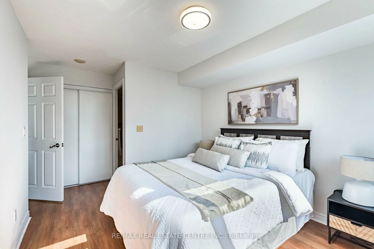 310, Burnhamthorpe, City Centre, Mississauga