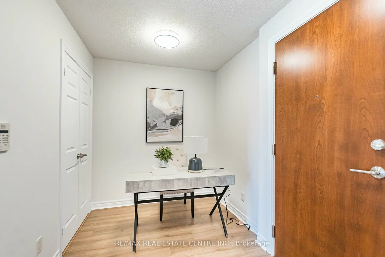 310, Burnhamthorpe, City Centre, Mississauga