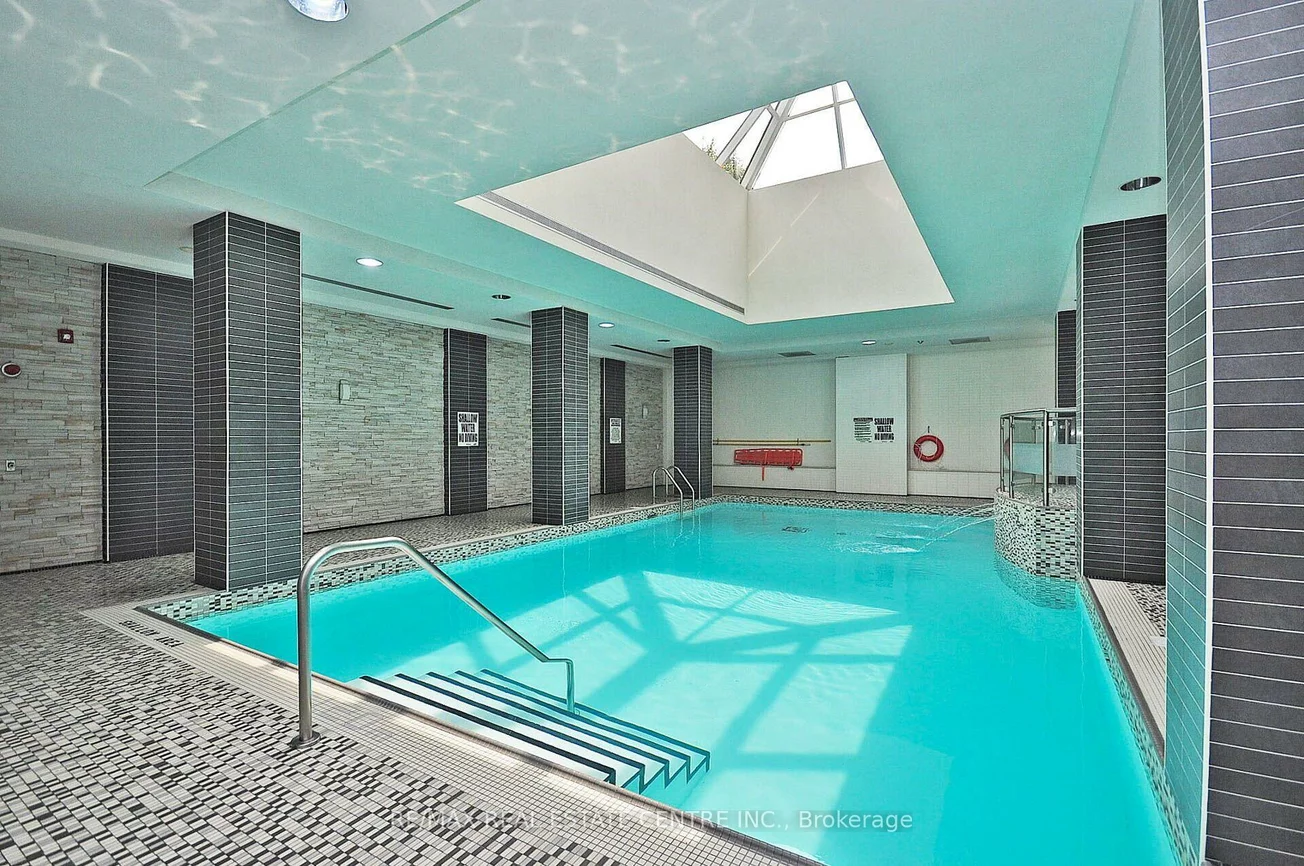 310, Burnhamthorpe, City Centre, Mississauga