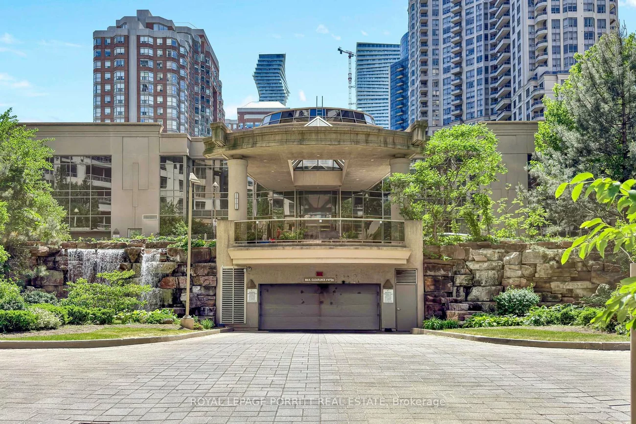 3888, Duke Of York, City Centre, Mississauga