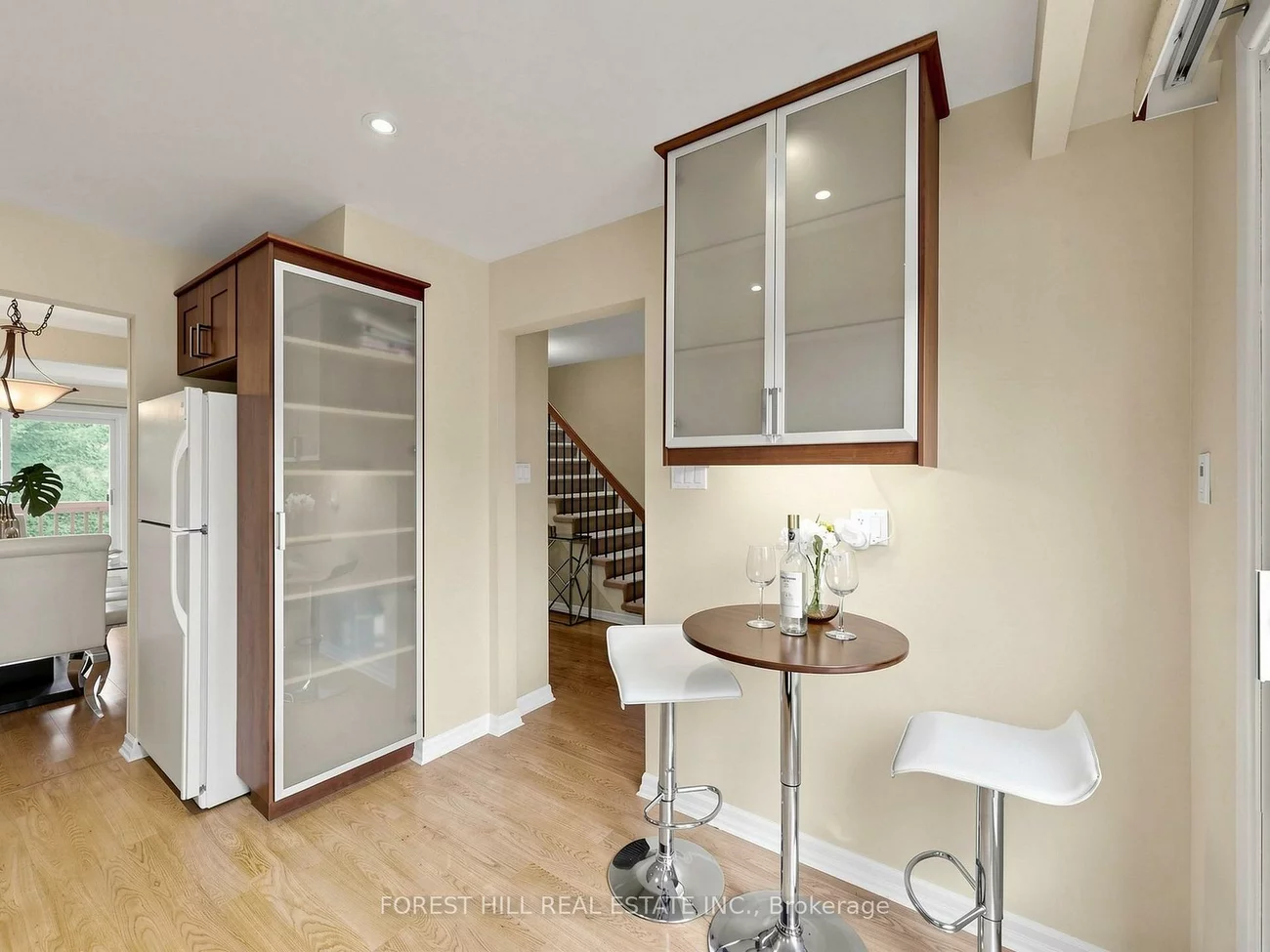 725, Vermouth, Mississauga Valleys, Mississauga