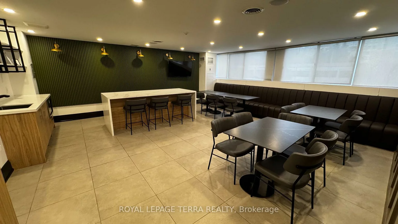 3700, Kaneff, Mississauga Valleys, Mississauga