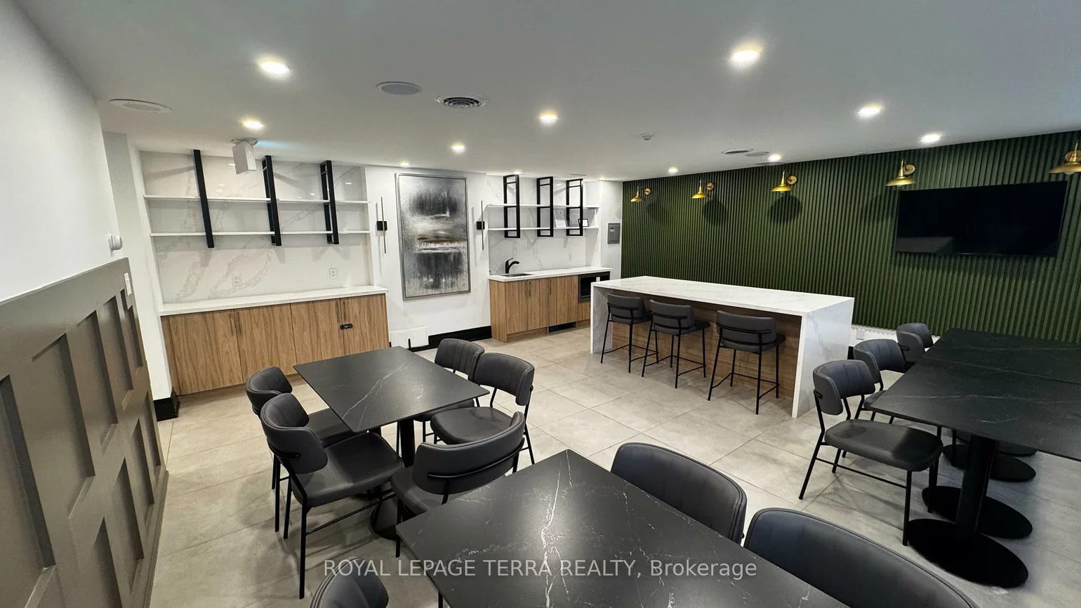 3700, Kaneff, Mississauga Valleys, Mississauga